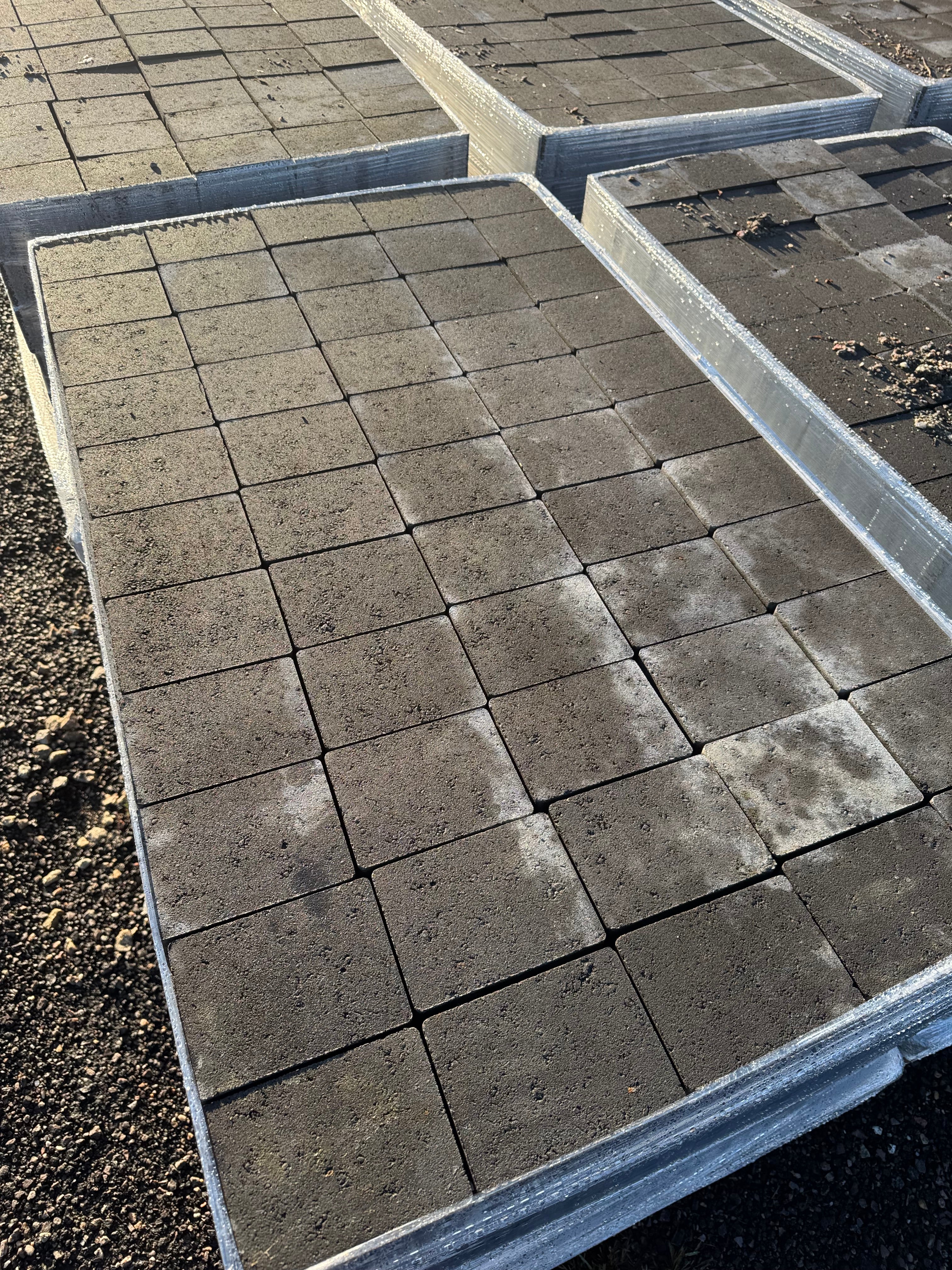 Scala 105x140x70 mm – Antracit 170 kr/kvm (2,5 kr/sten)