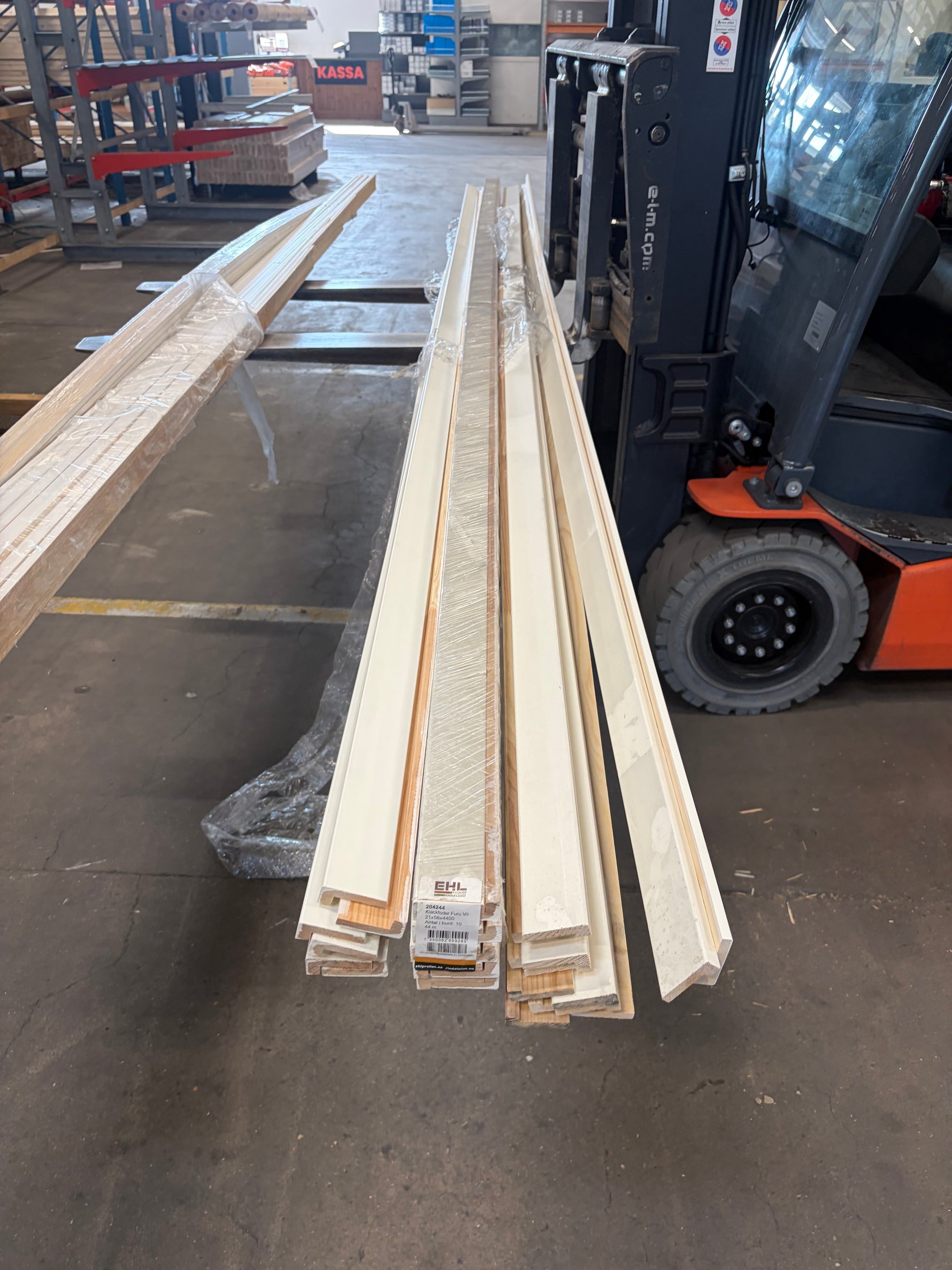 Parti Klackfoder Vitmålad 21x56mm- 4,4m - 28 st