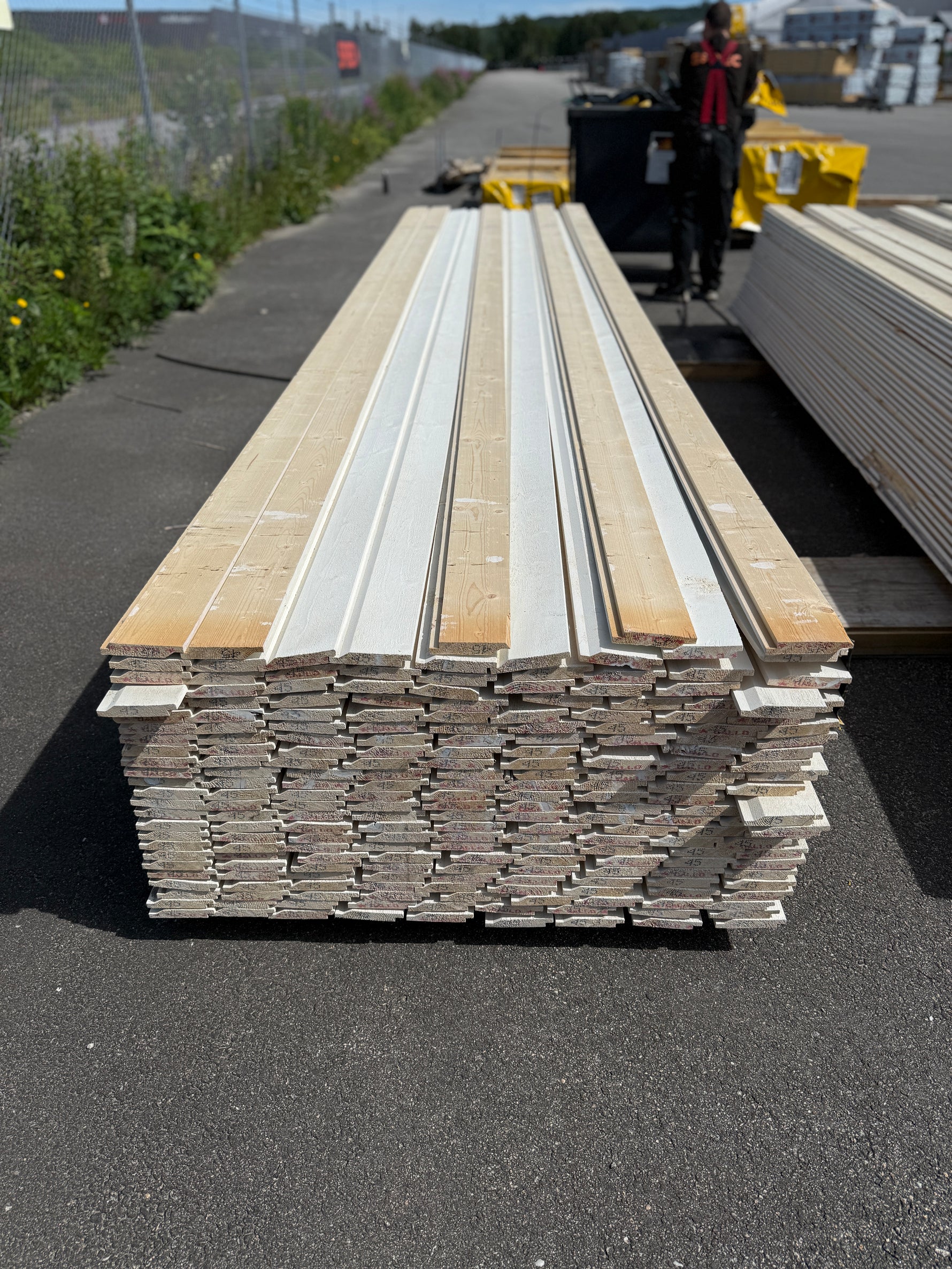 Paket Ytterpanel Enkelfas Halvspont 22x120mm, 221st 4.50m Grundmålad