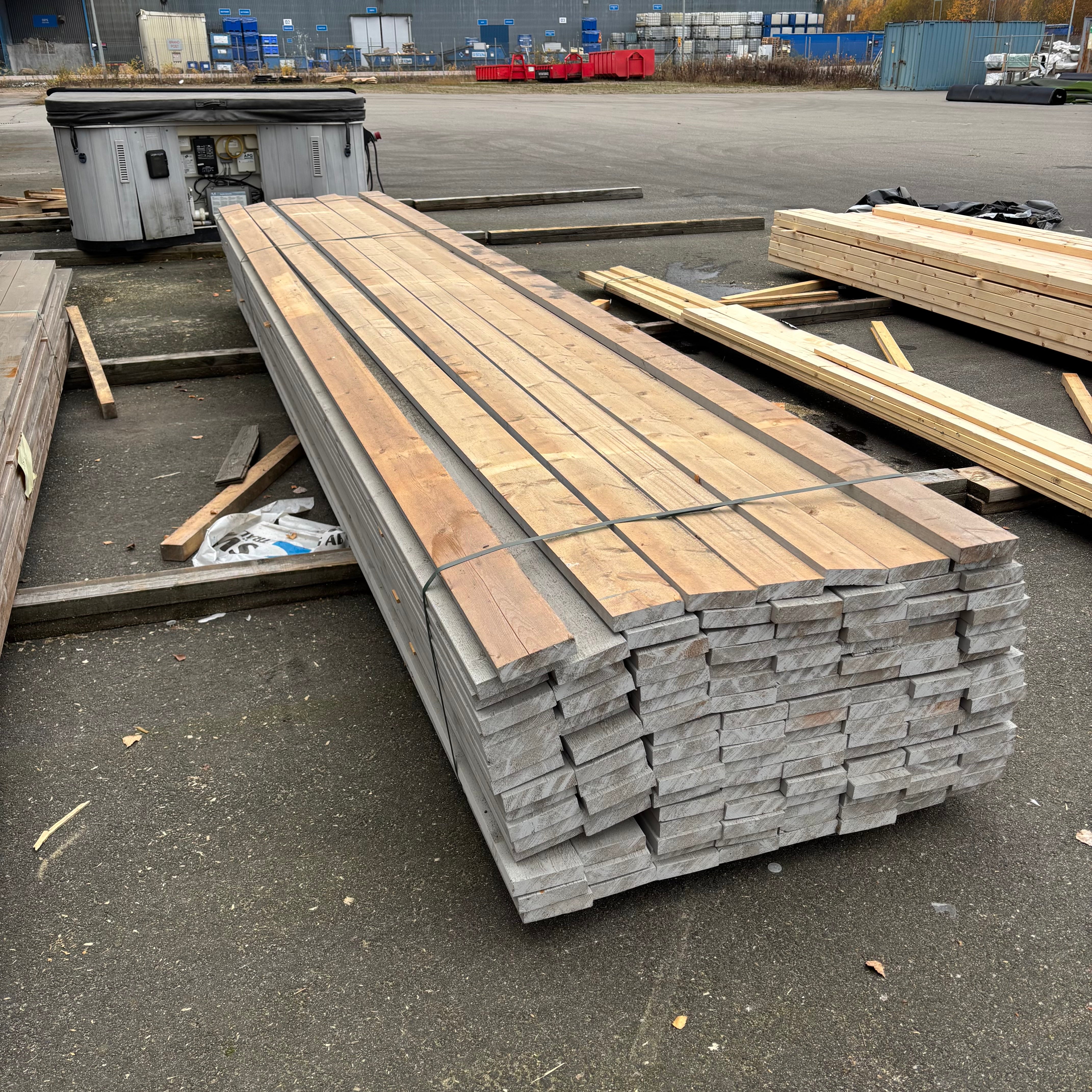 Paket Ytterpanel Finsågad 28x120mm – 136 st (5,40 m, Grå NCS S3000-N)