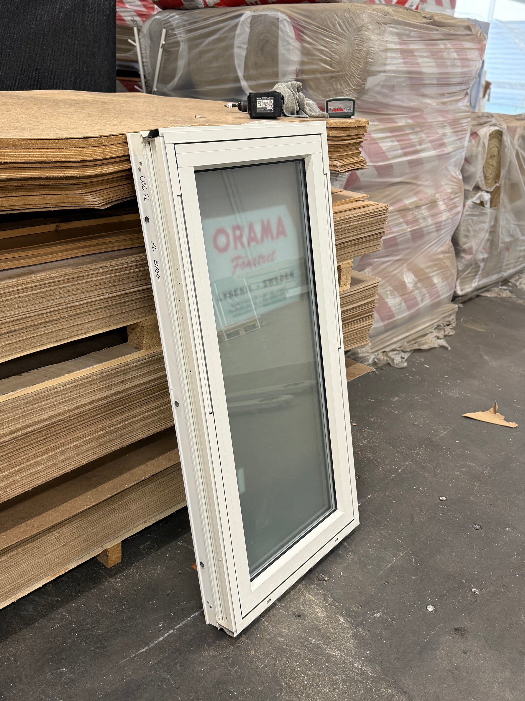 Fönster 68x138 cm Alu/Komposit Frostad Vit - Spirec