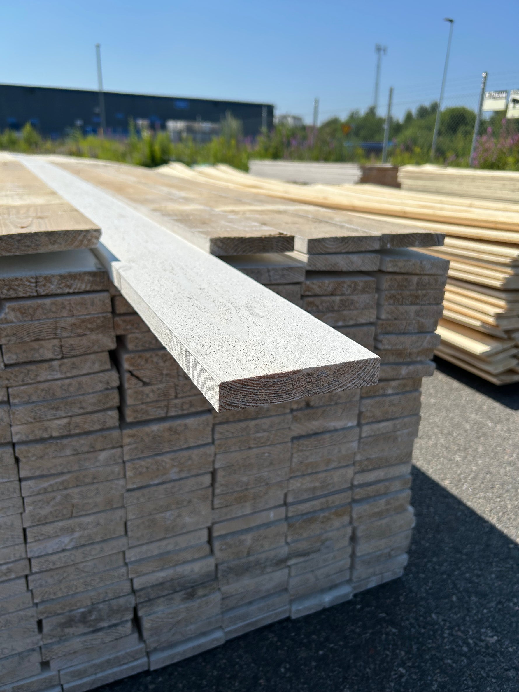 Paket Finsågade Brädor 22x120mm 5.40m Grundmålad 234st
