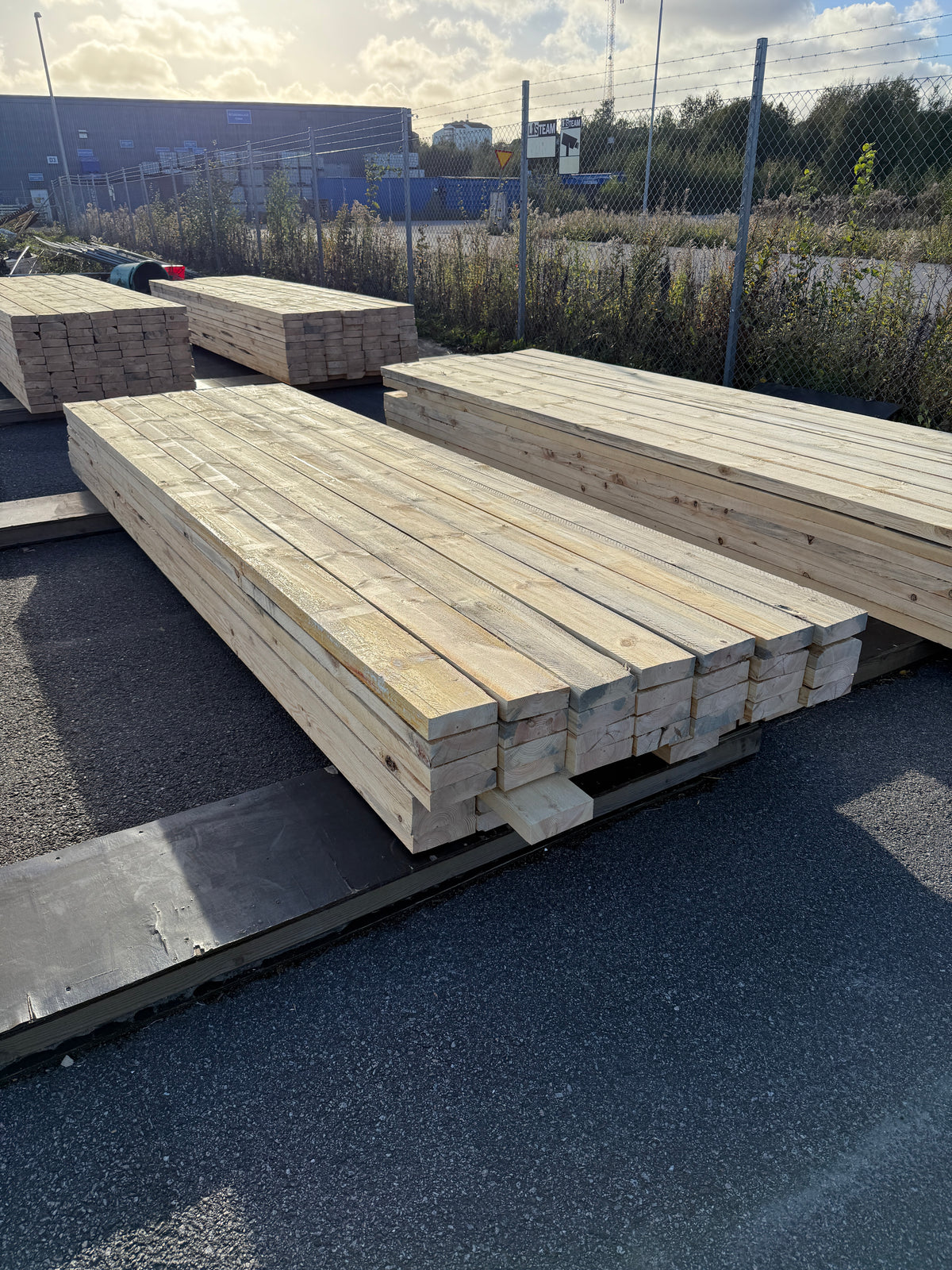 Paket Ohyvlade Reglar 47x150mm (3,30–3,60m) 49st Fuktskadat