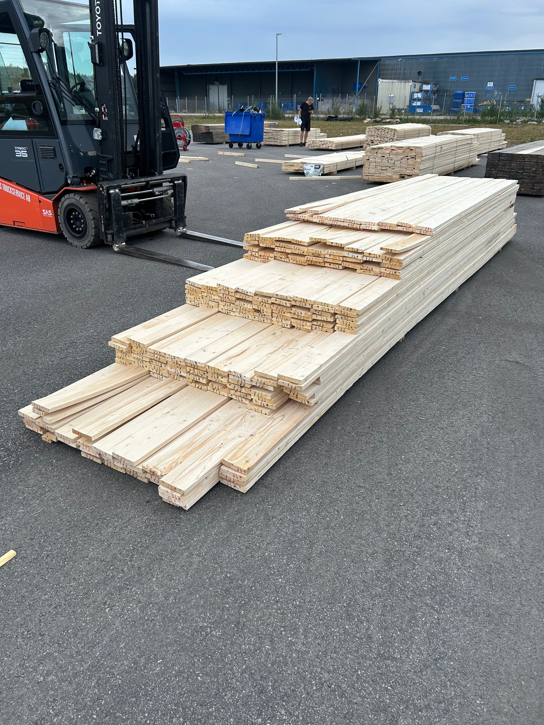 Paket Finsågade Brädor 22x120 mm – 3,00–5,40 m (Andra sortering)