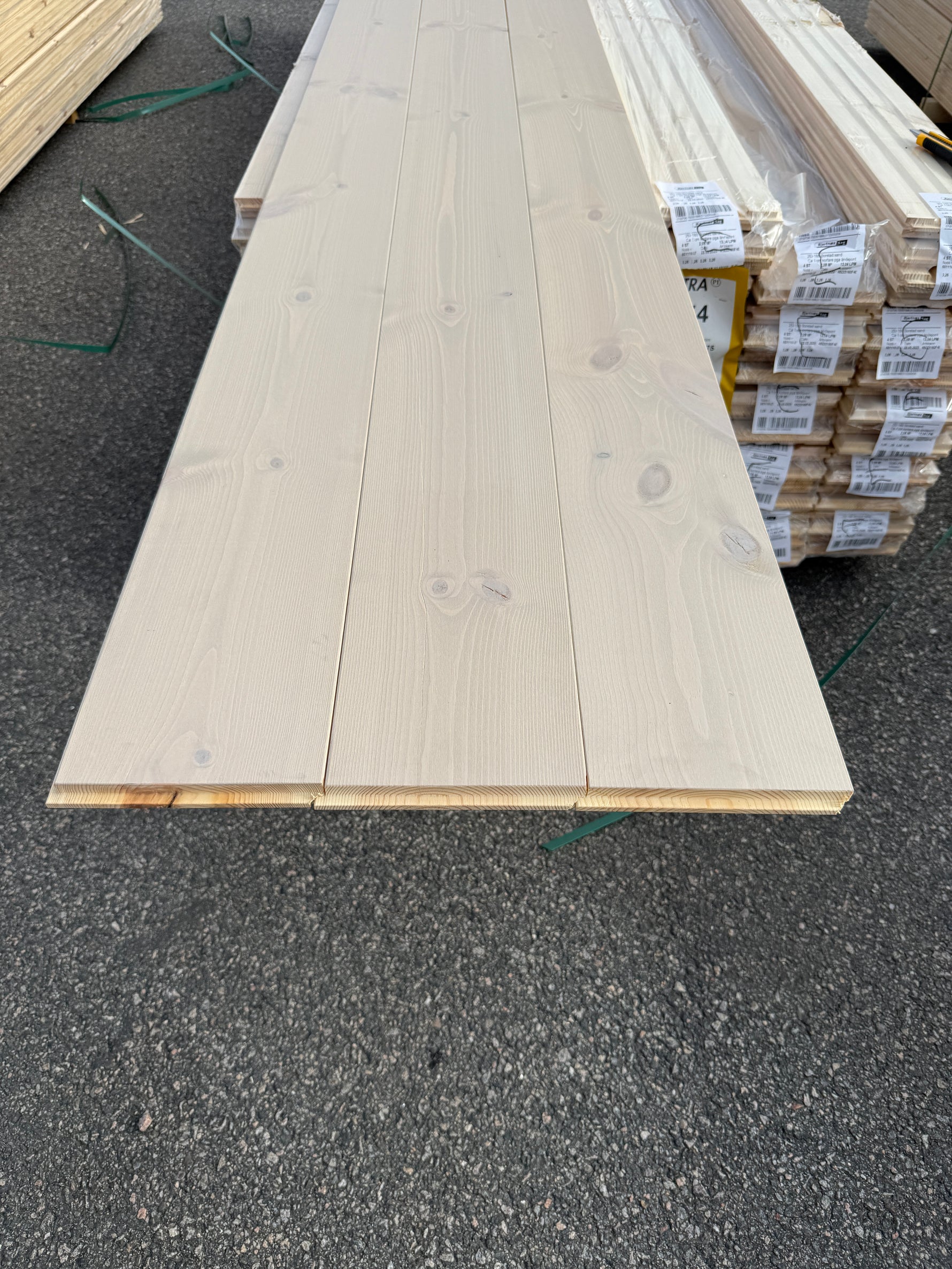 Parti Massivt Furugolv Borstad Ljusgrå Ekonomi 25x160 mm – 51,92 m²