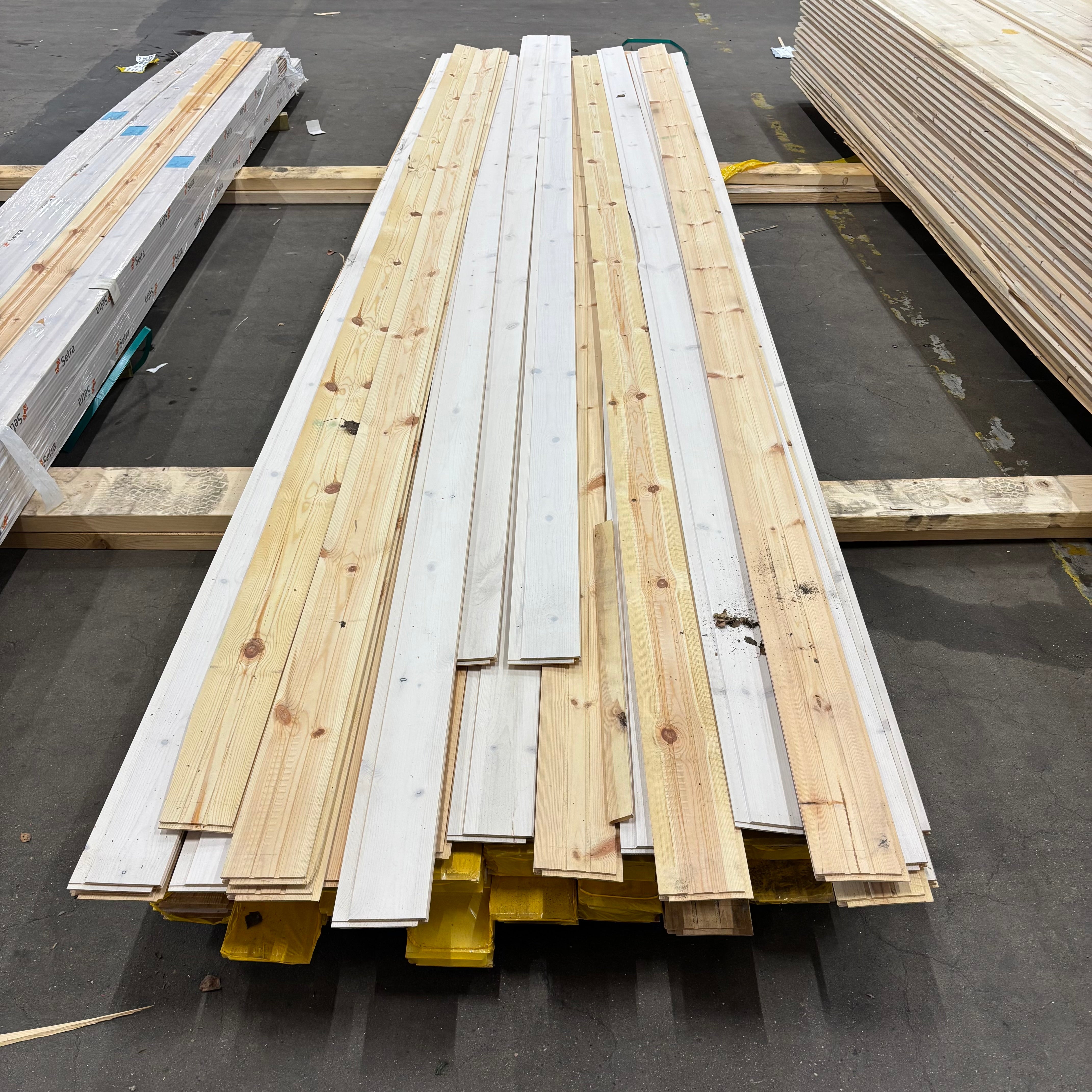 Paket Spårpanel 13x120mm – 135 st (4,40 m, furu, vitlasyr + lack)