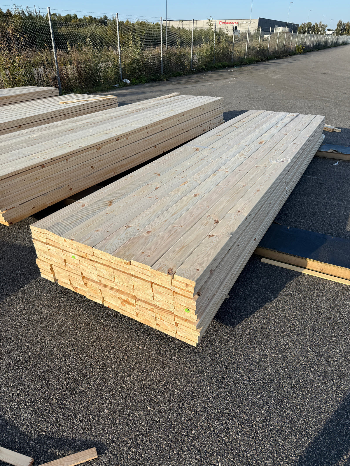 Paket Obehandlad Rillad Furu Trall 28×120 mm (4,20–4,50 m) 117 st
