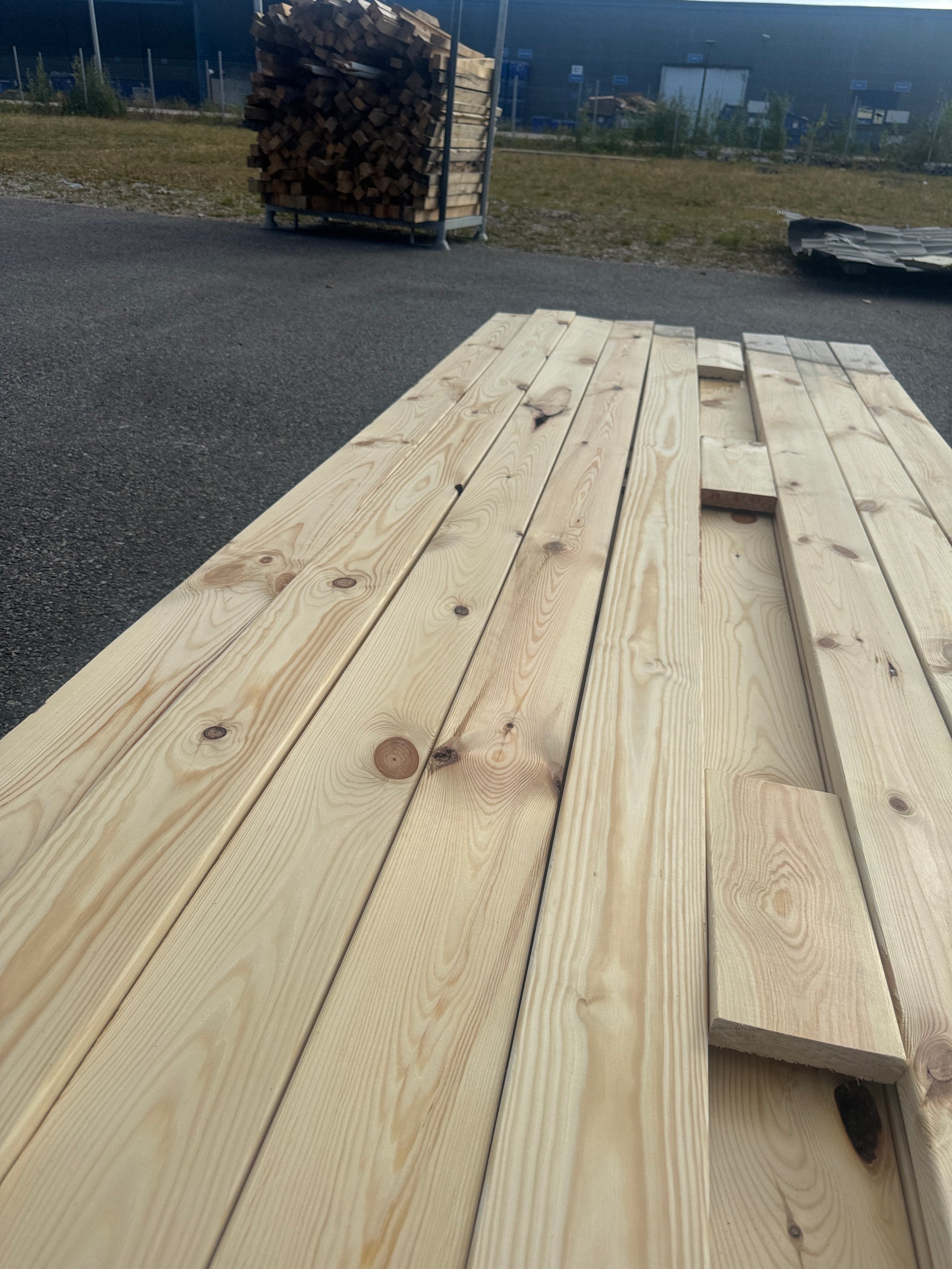 Paket Hyvlad 28x120 – 35st – 2.70 m – ANDRASORTERING