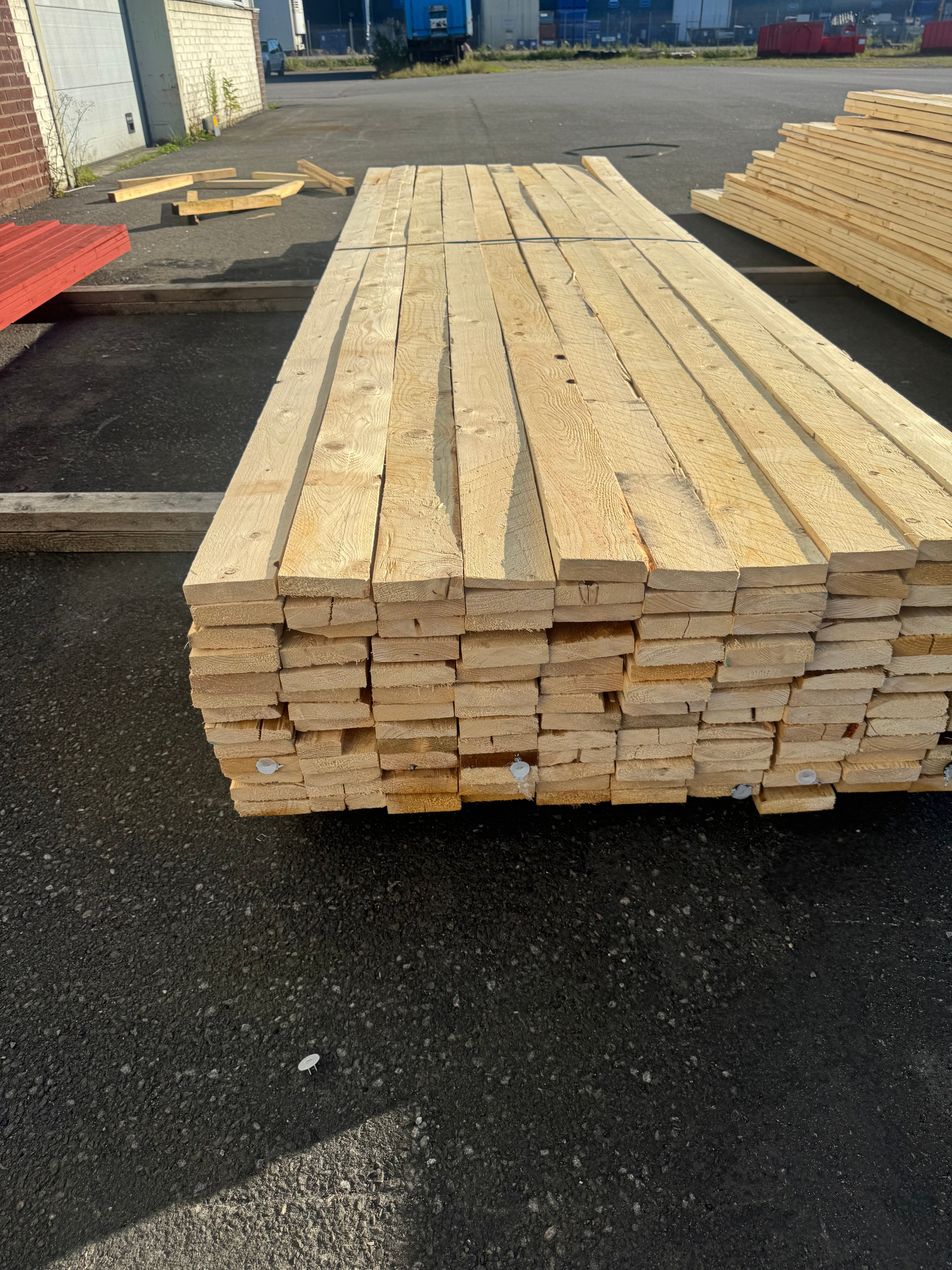 Paket Brädor 25x100 – 130st – Ohyvlat
