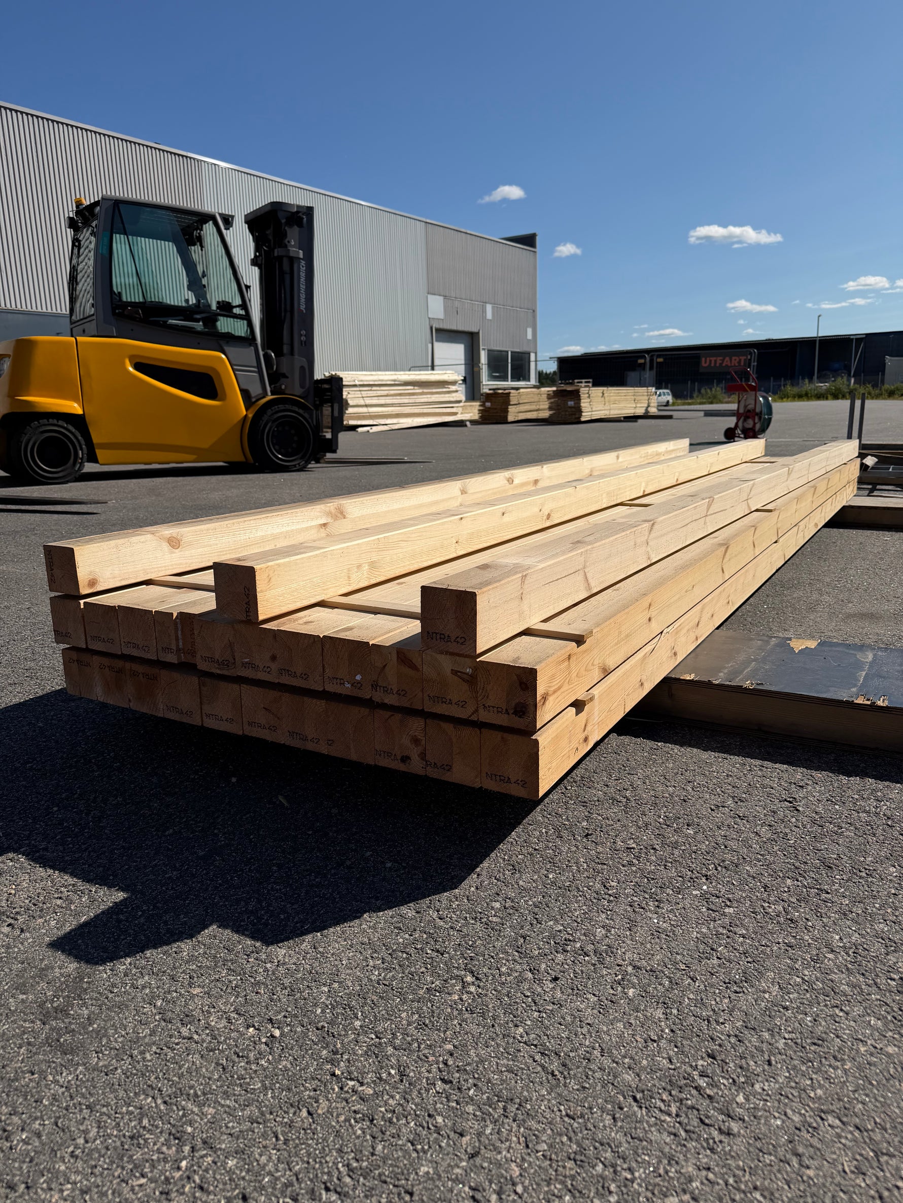 Paket Stolpar 92x92mm 4.18m, 25 st Limträ