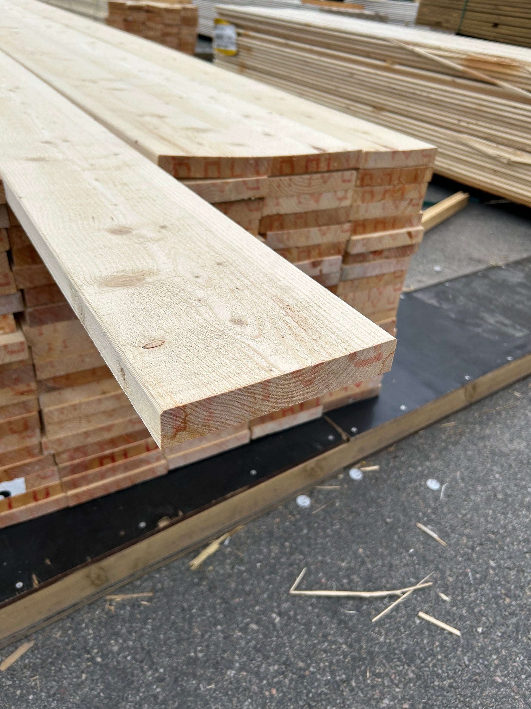Paket Finsågade Brädor 28x170mm 3,30m 114st Obehandlade