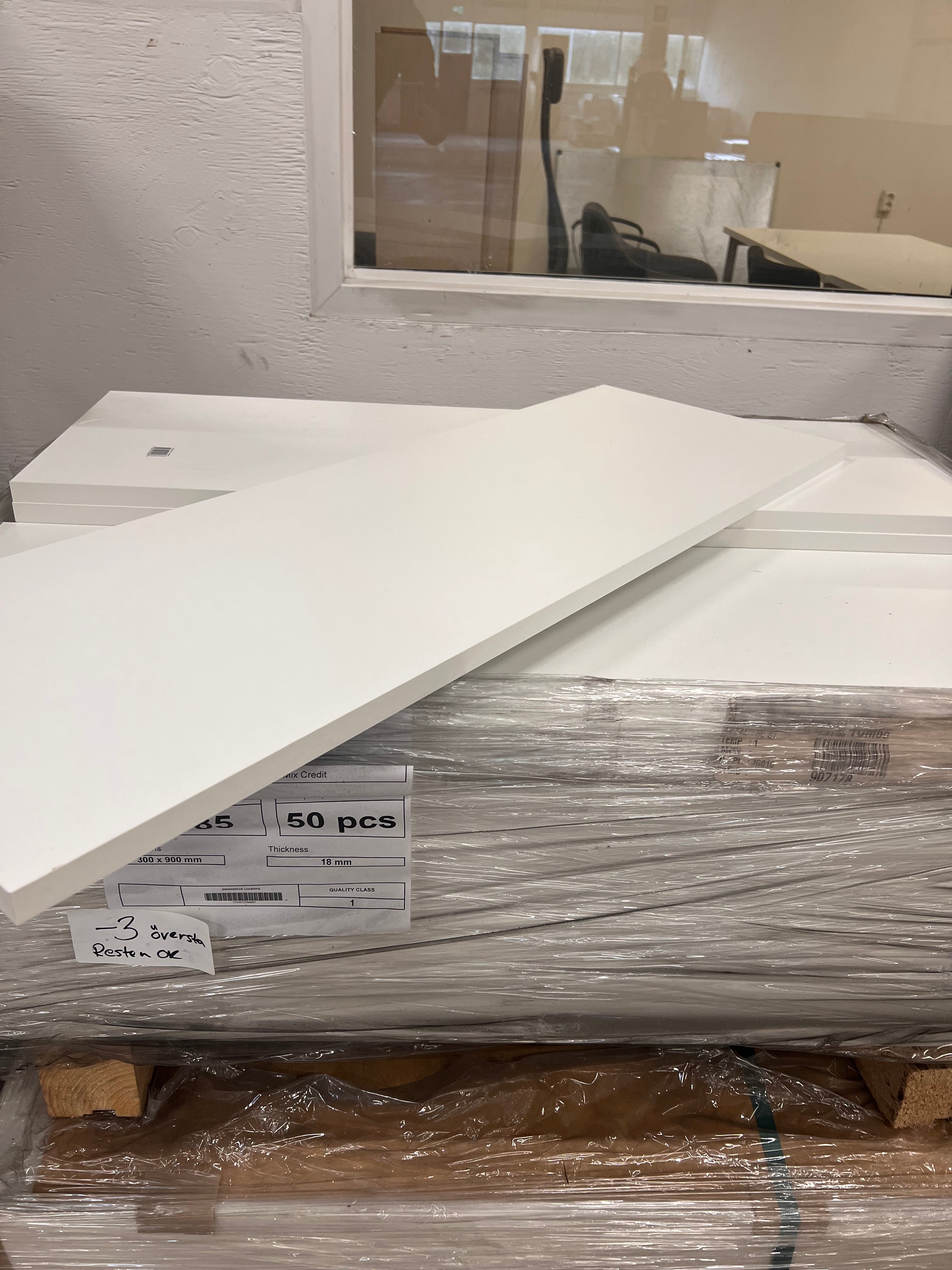 Hyllplan 18x900x300mm - Vit Melaminbelagd Spånskiva