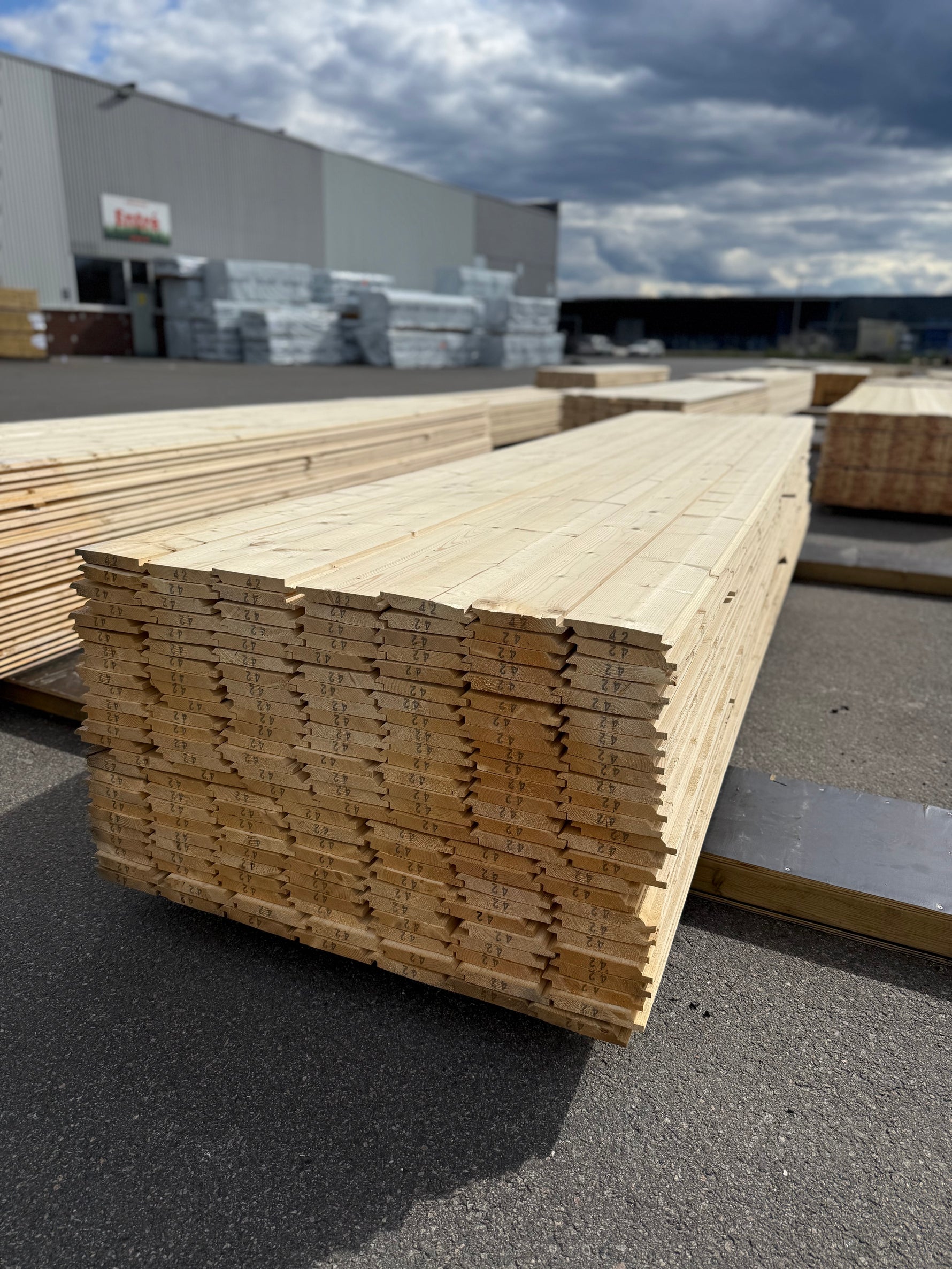 Paket Ytterpanel Dubbelfas Fals 22x145mm 4.20m – 175st (Obehandlad)