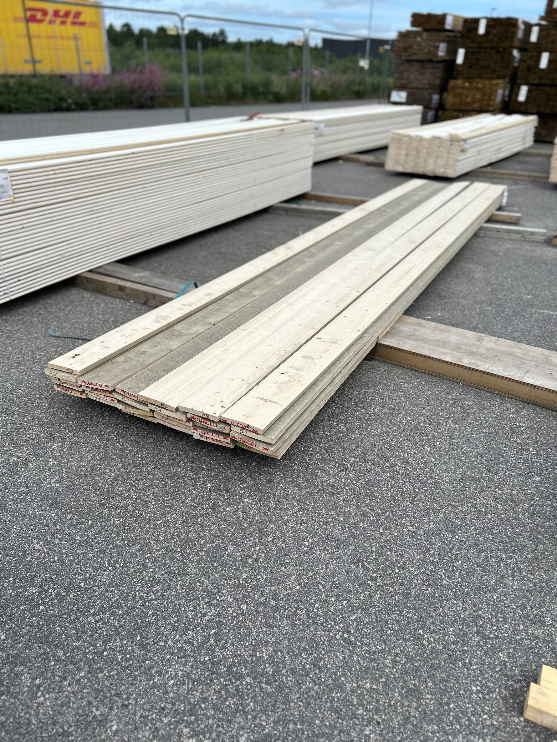 Paket Finsågade Brädor 22x170mm 5,40m 28st Lasyr