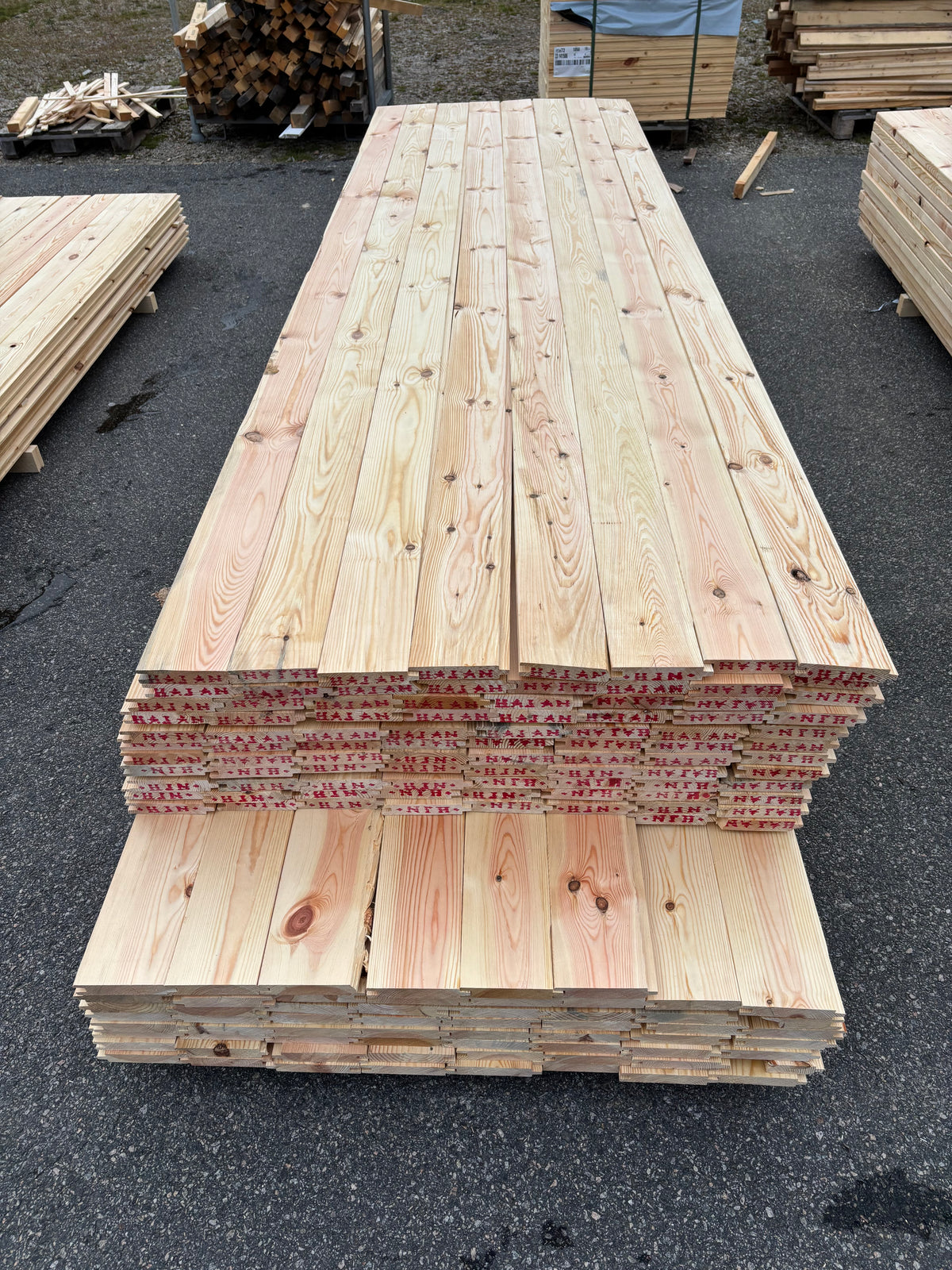 Paket Spontade Furu Brädor 27x145mm 3,60–3,90m – 144st (Andra Sortering)
