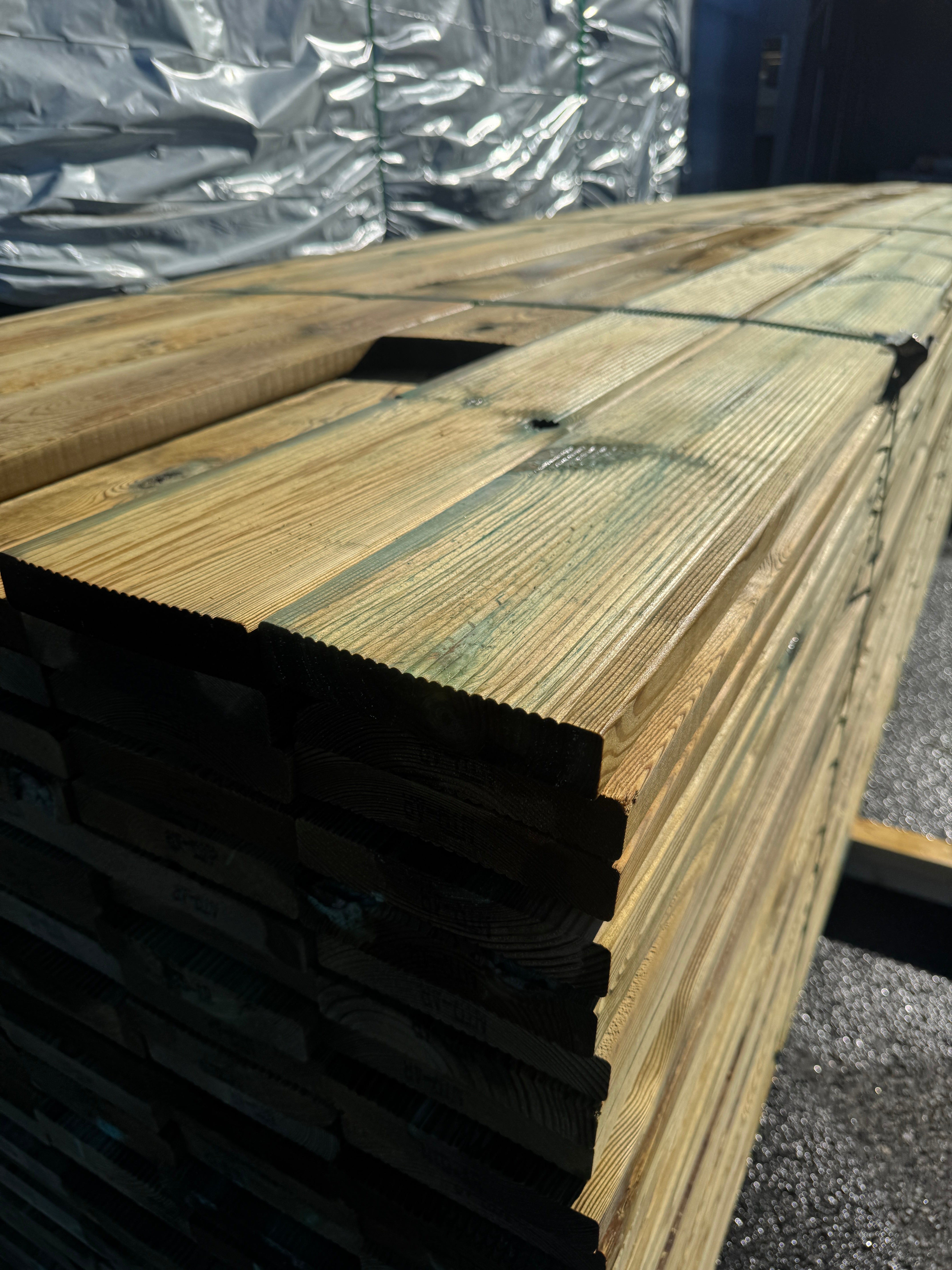 Trall 28x145mm Rillad – 4,80 m (furu, NTR AB, B-sort)