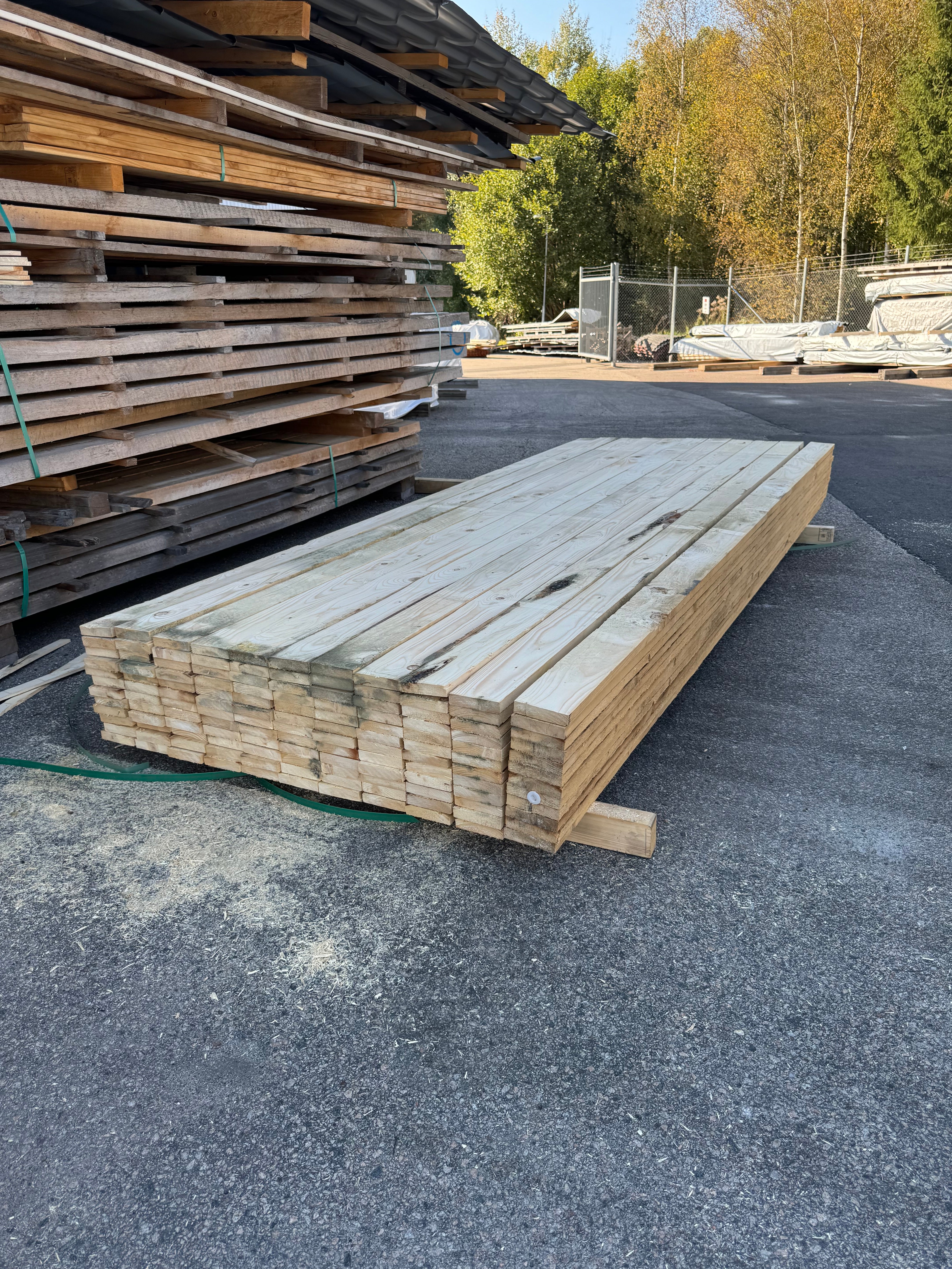 Paket 22x100 Brädor 3.0m 132st vattenskadad