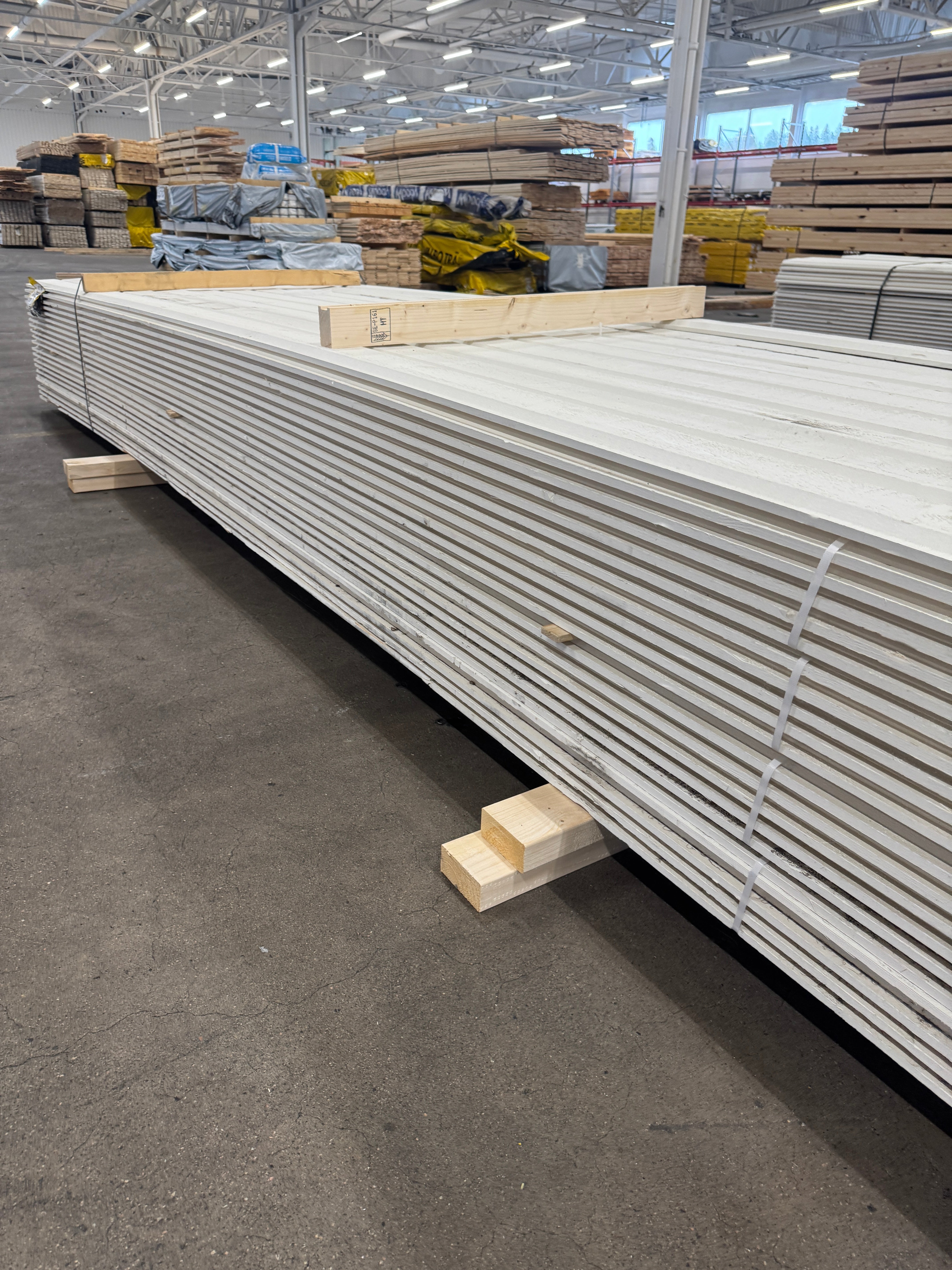Paket Ytterpanel Enkelfas Halvspont 22x120mm – 164 st (4,80–5,40 m, gran, vitmålad)