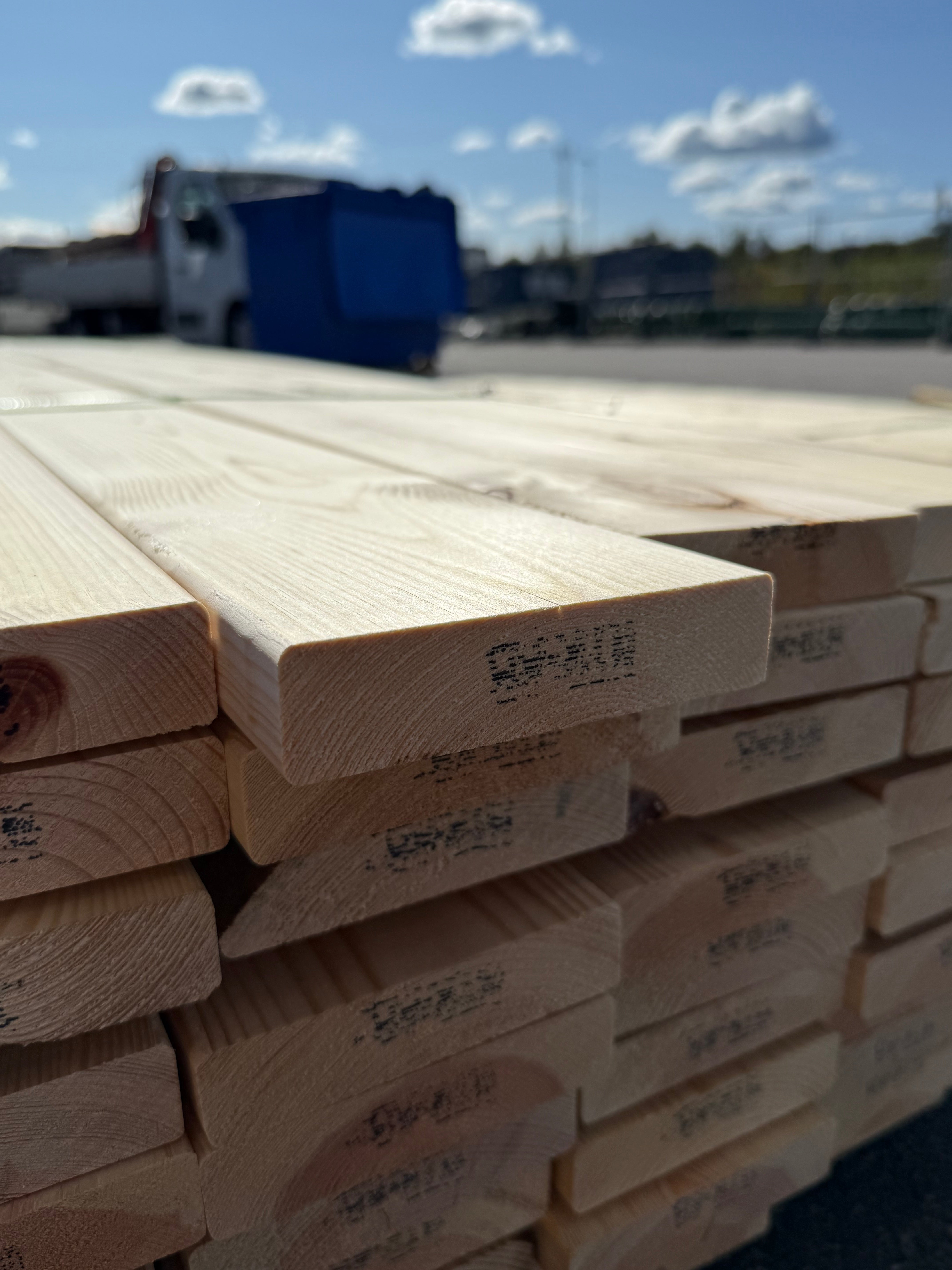 Paket Hyvlad 28x120mm 90st 5.40m – Andra sortering
