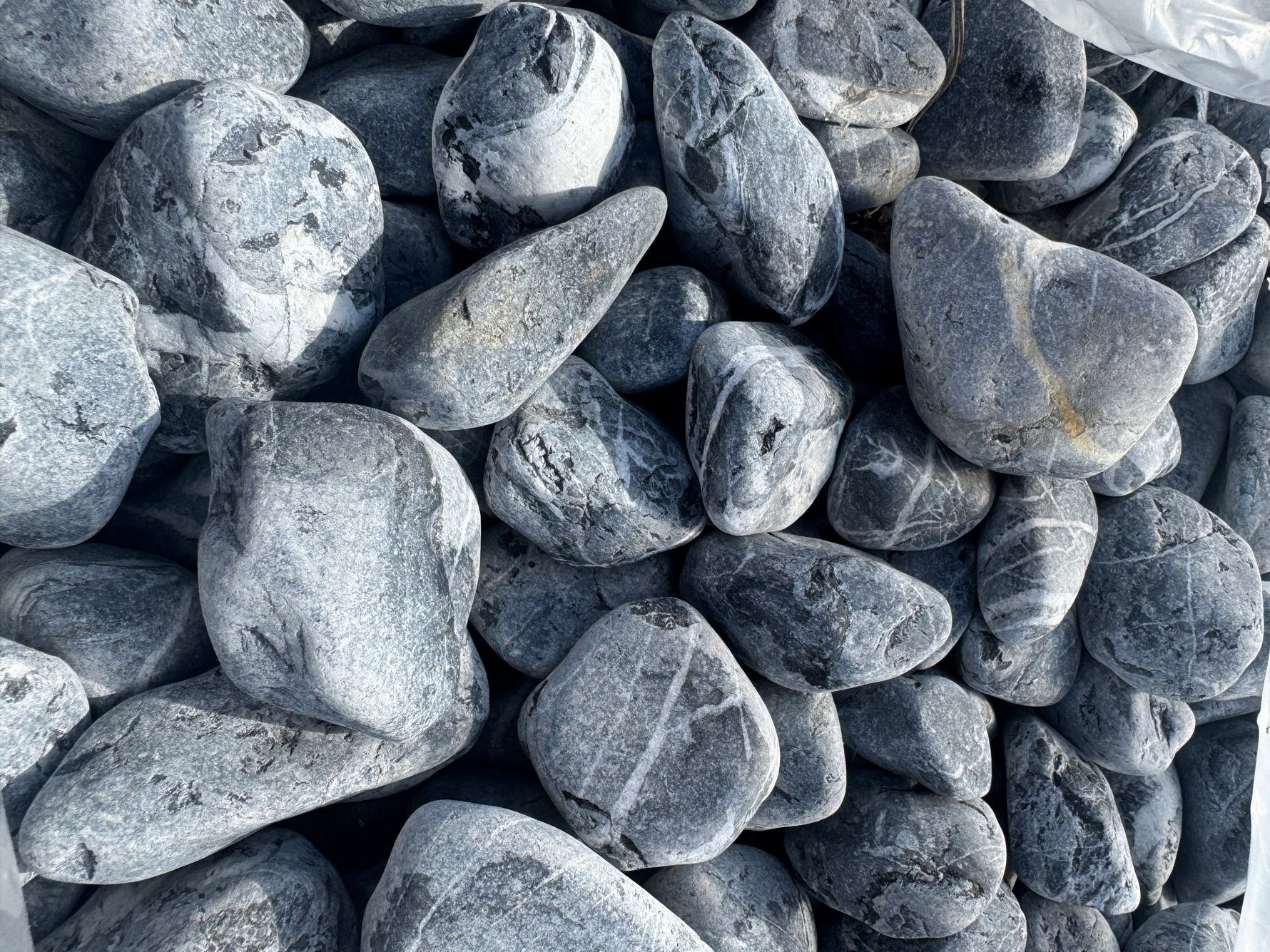 2 Pall Dekorsten Svart Granit 20–40mm 85 Säckar