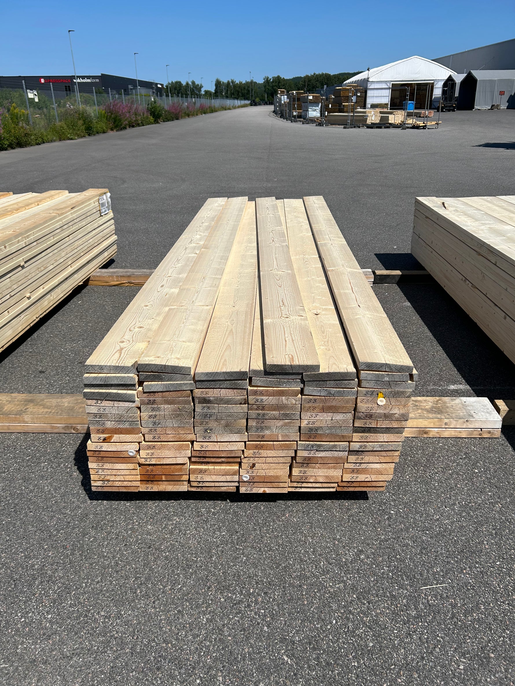 Paket Finsågade Brädor 28x170mm 106st 3.30m Obehandlade
