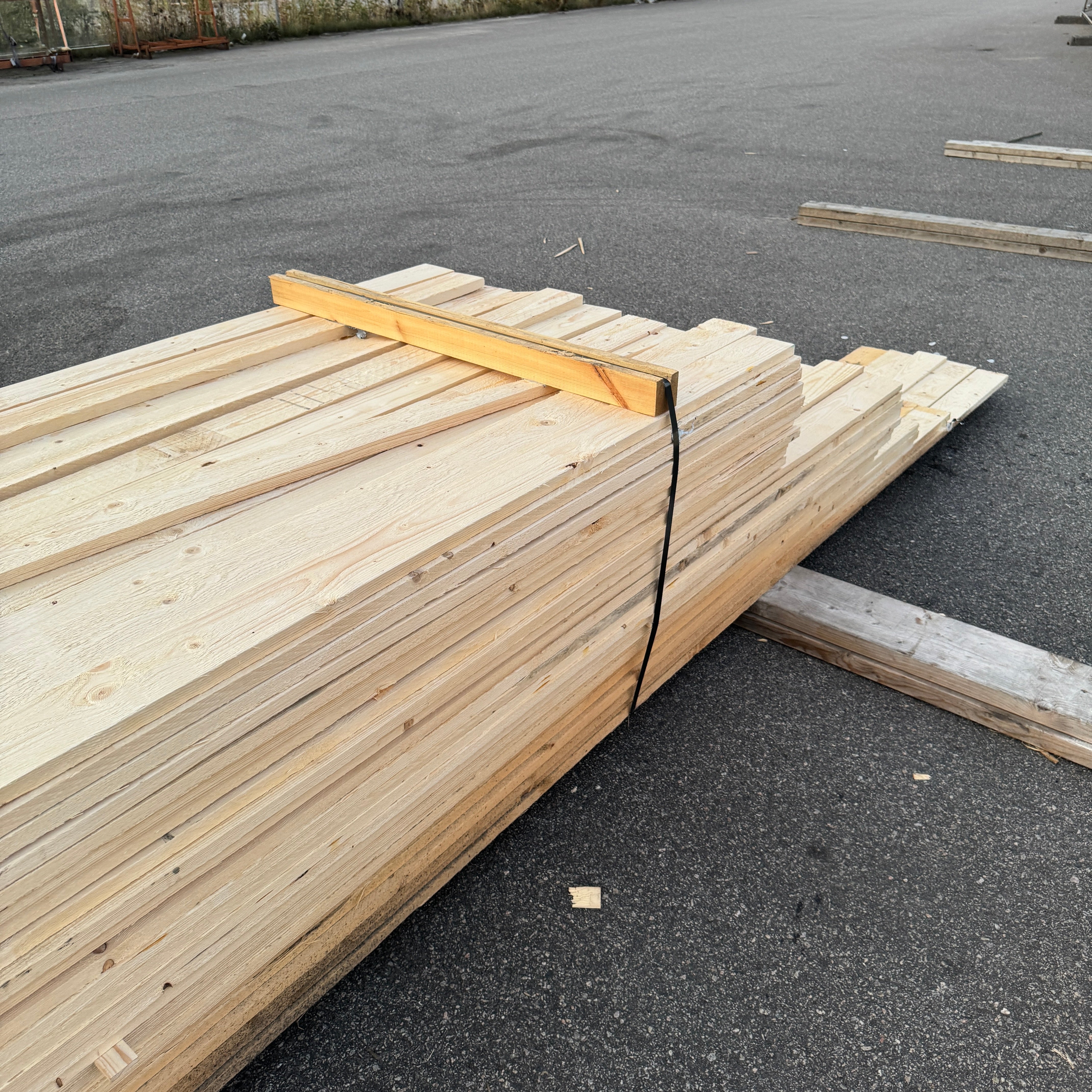 Paket Brädor 22x100mm Råsågad – 265 st (3,6–5,4 m, gran, obehandlad)