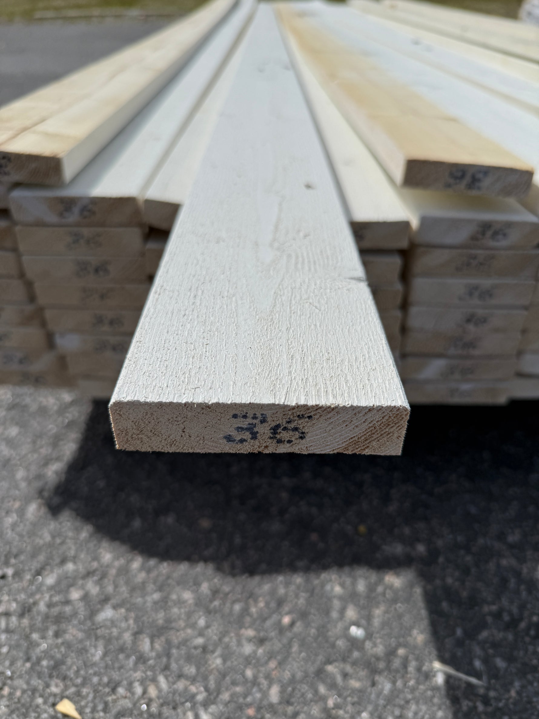 Paket Finsågade Brädor 22x95mm, 89st 3.60m Grundmålad