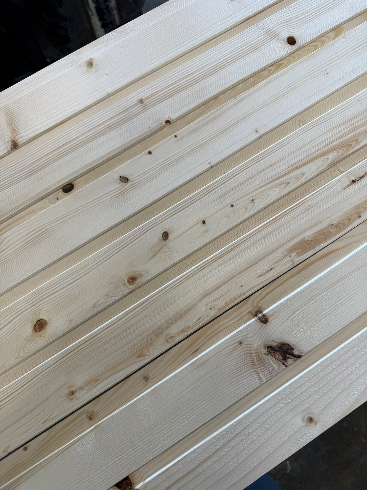 Bastupanel 12x70mm- 2,40m (Säljs per bunt) 1,2kvm- Andra Sortering