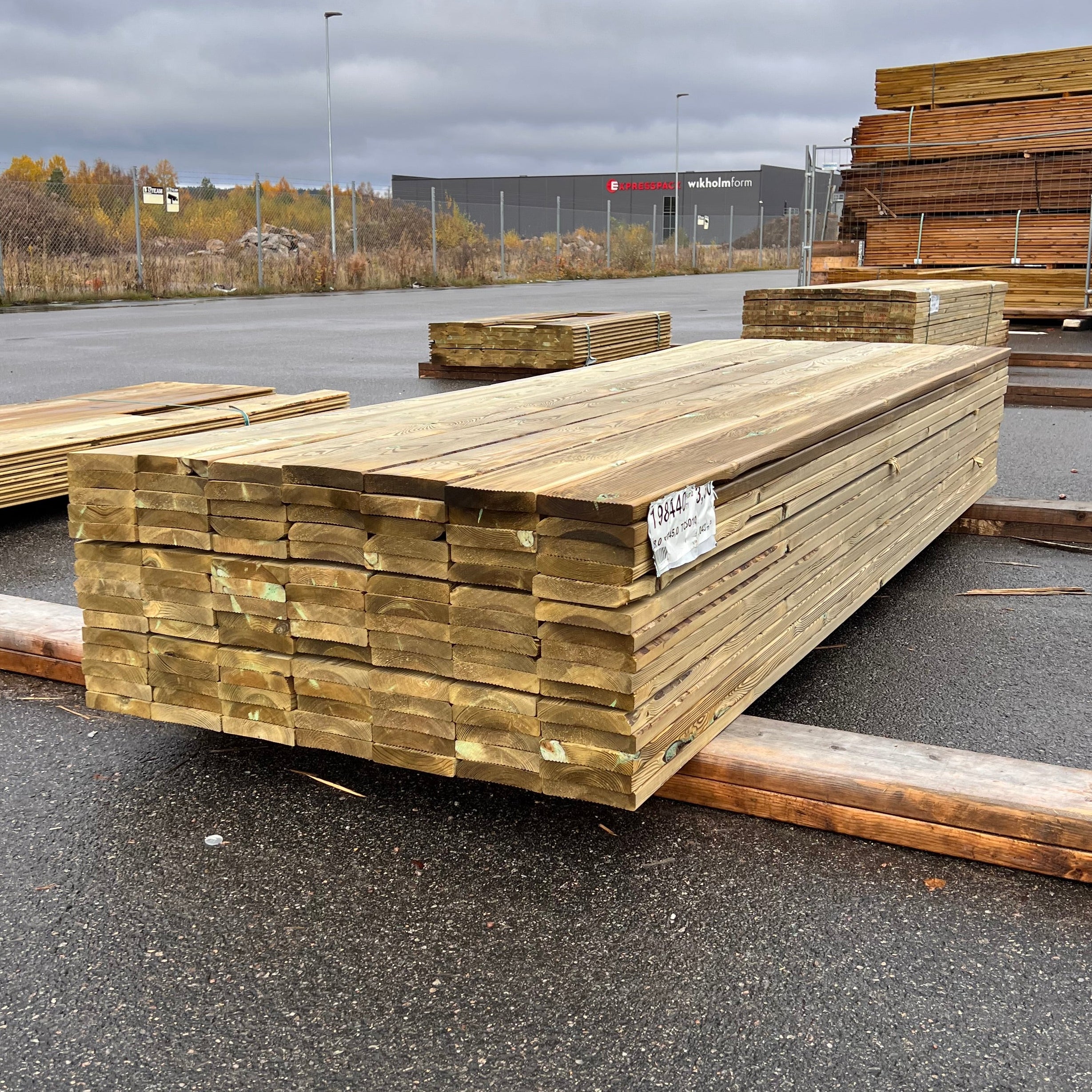 Paket Rillad Trall Tryckimpregnerad 28x145mm – 105 st (3,0 m, Furu, B-sortering)