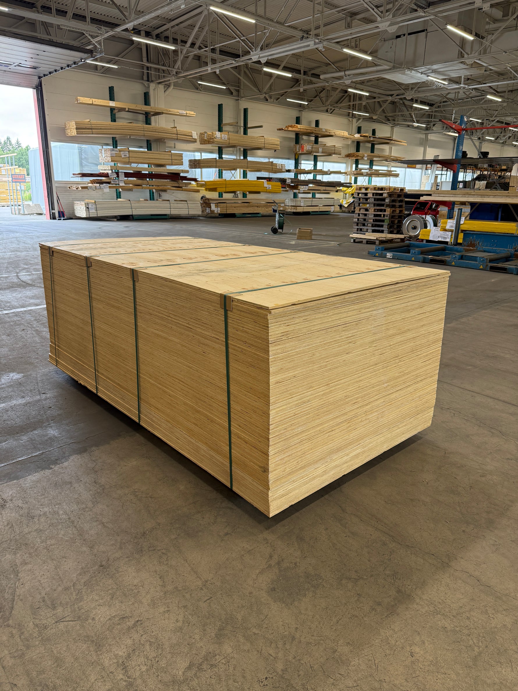 PLYWOOD SKIVOR- 12x1220x2440MM