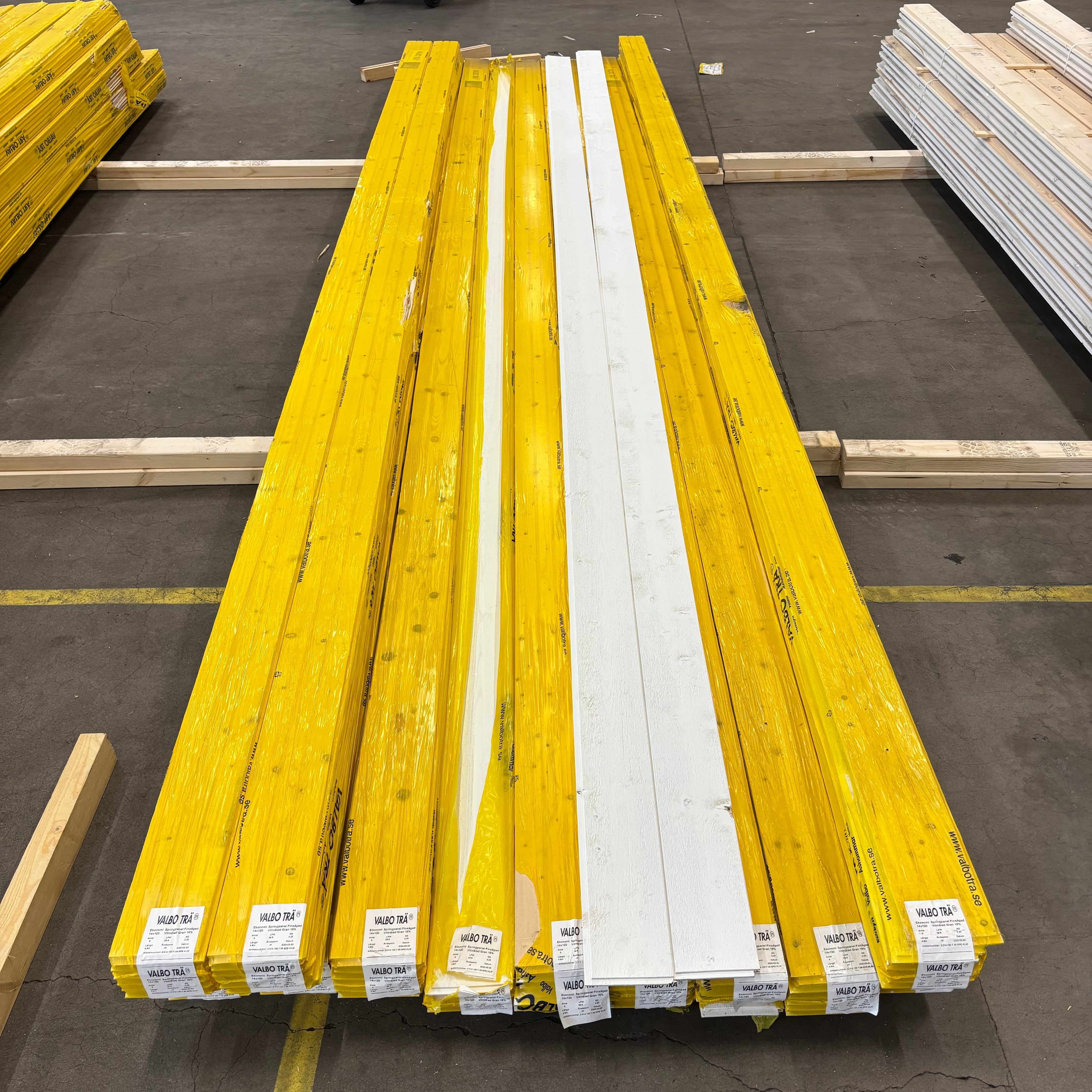 Paket Ekonomi Springpanel Finsågad 14x120 mm – Vitmålad Gran