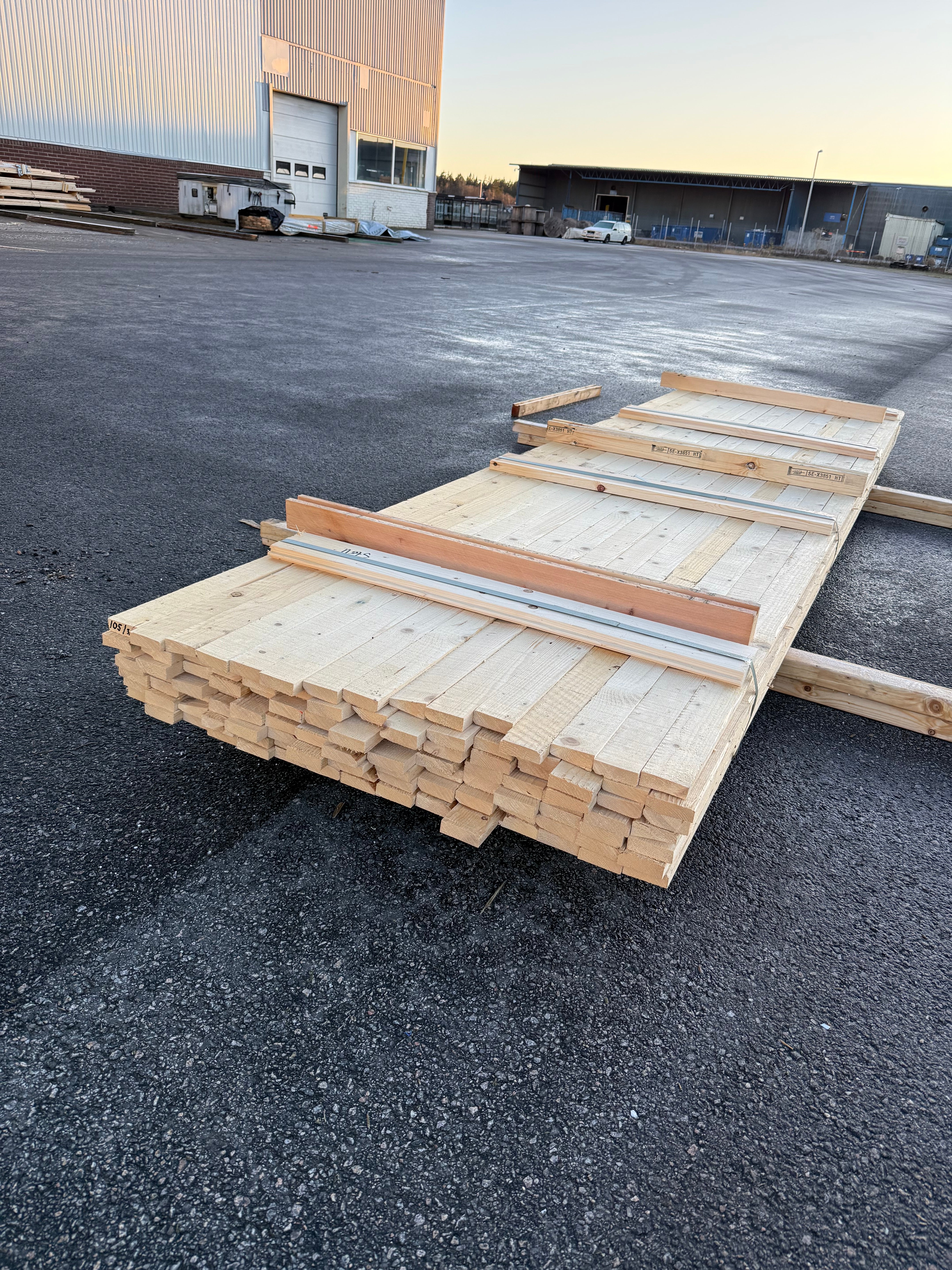 Paket Brädor 19x63mm – 105 st (3,90 m, gran, ohyvlad/råsågad)