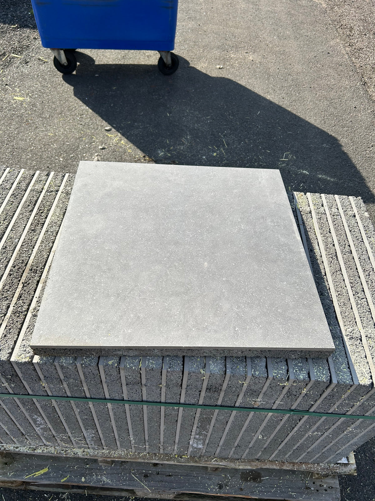 Pall GeoCeramica Impasto Grå 600×600×40 mm – 28 st, 10,08 m²