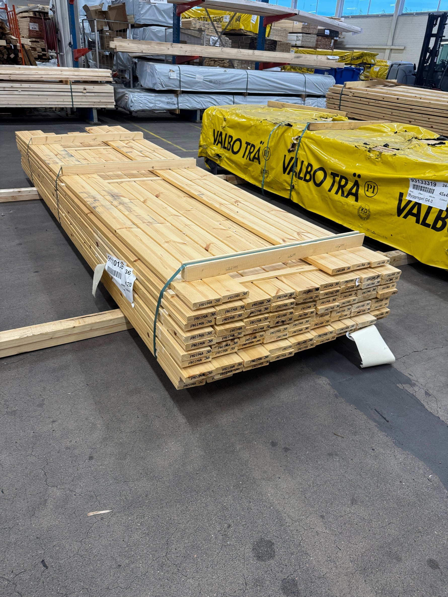 Paket Hyvlade Brädor 28x120mm 3,60m – 95 st Felhyvlade
