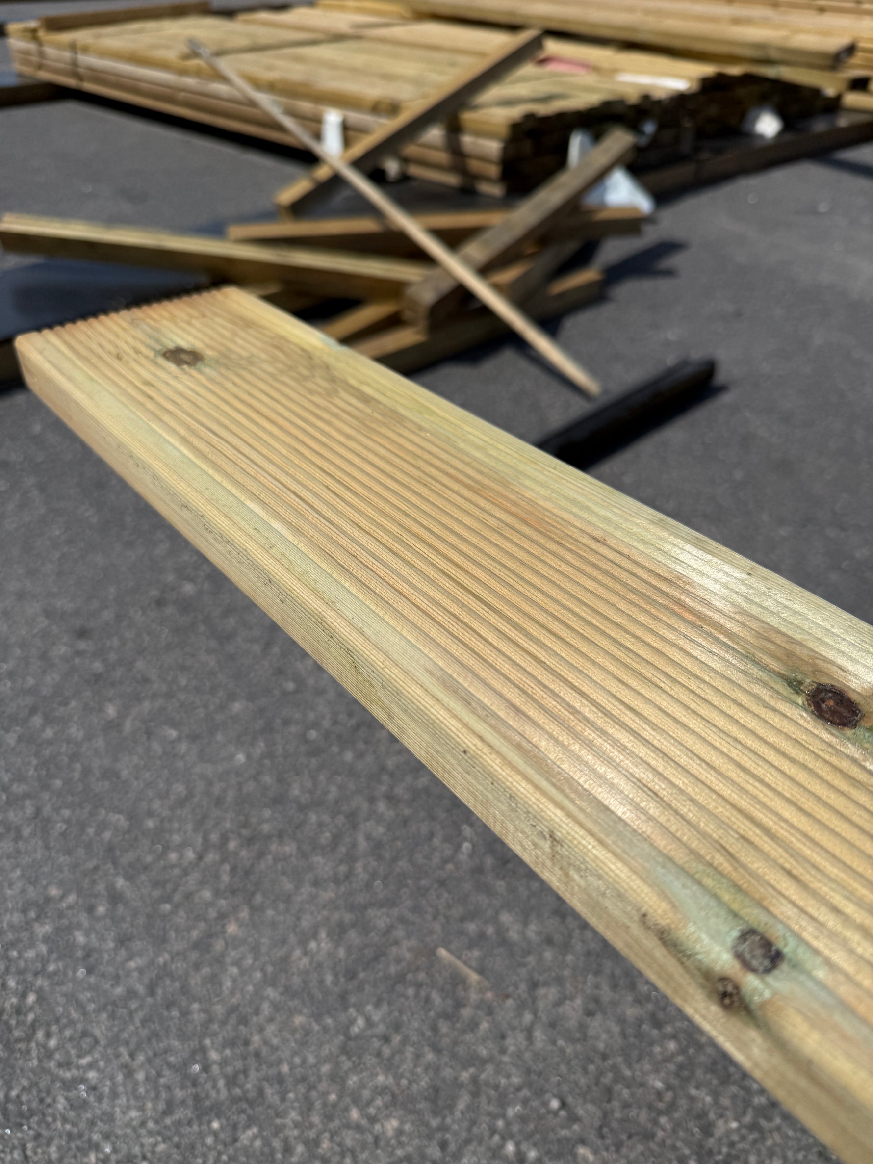 Paket Tryckimpregnerad Rillad Trall 28x120mm, 144st 5.10m- Väderbitet
