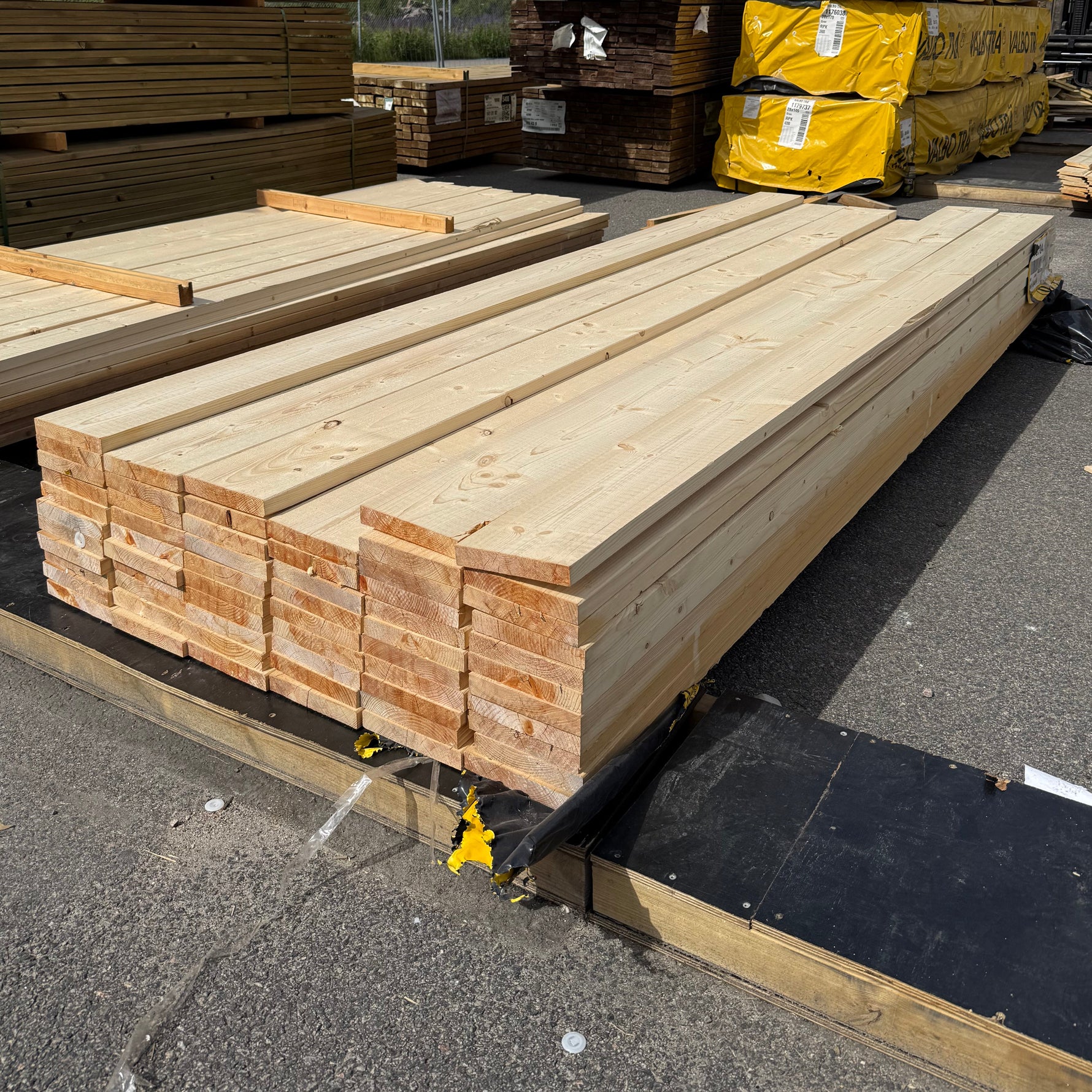Paket Finsågade Brädor 28x170mm, 62st 3,0m