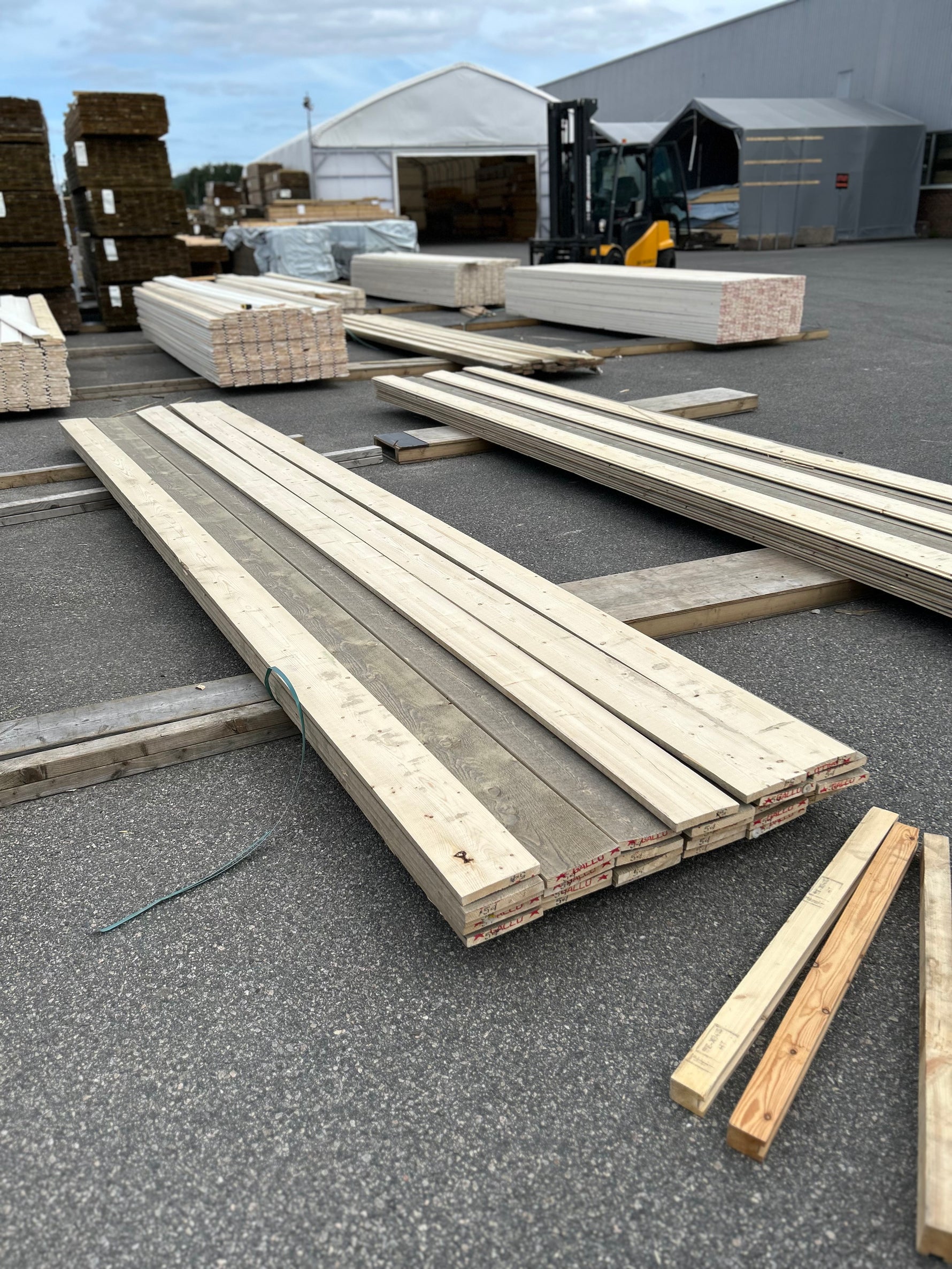 Paket Finsågade Brädor 22x170mm 5,40m 28st Lasyr
