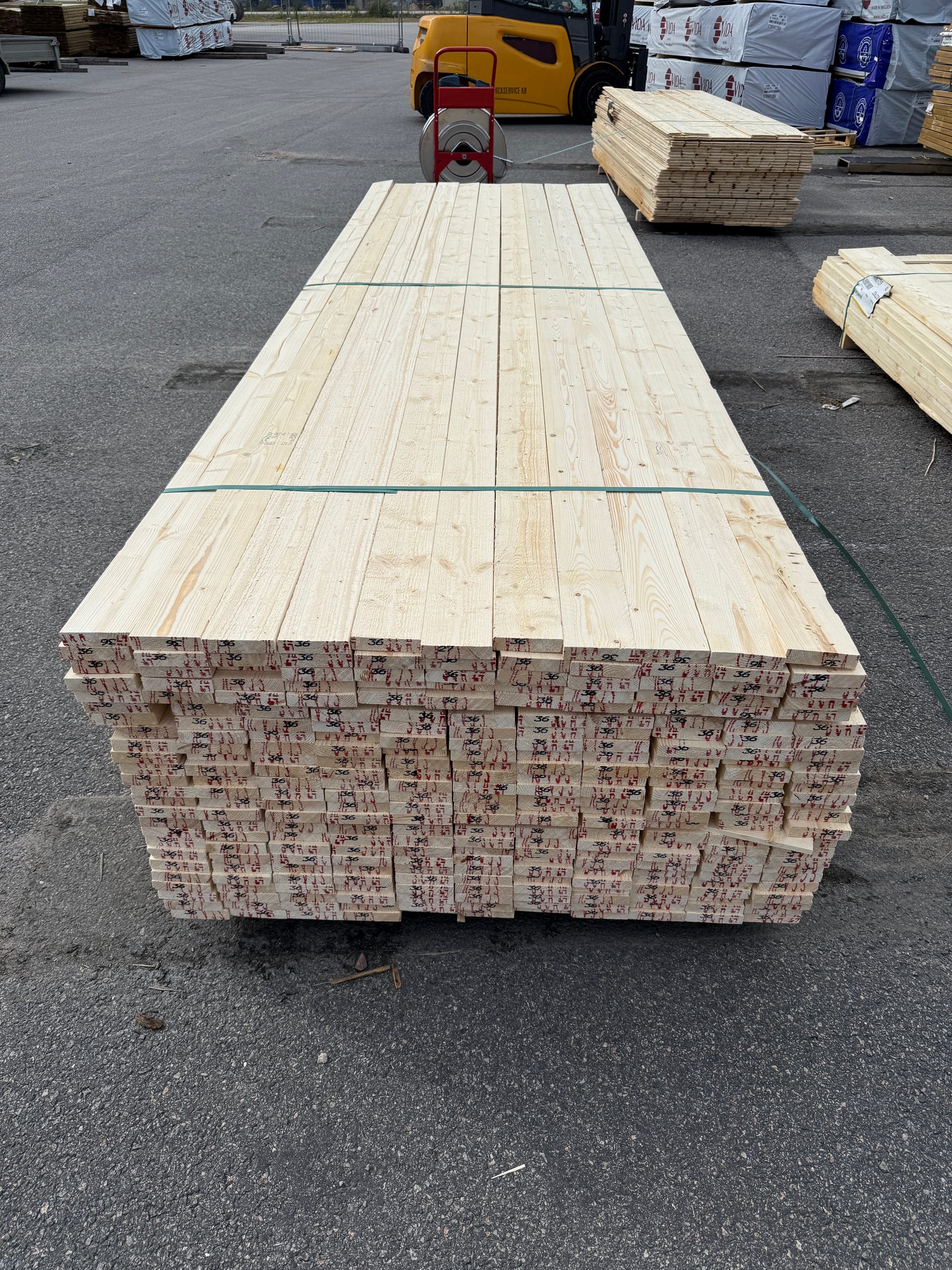 Paket Finsågade Brädor 22x95 mm – 3,60m 275st (Obehandlade)
