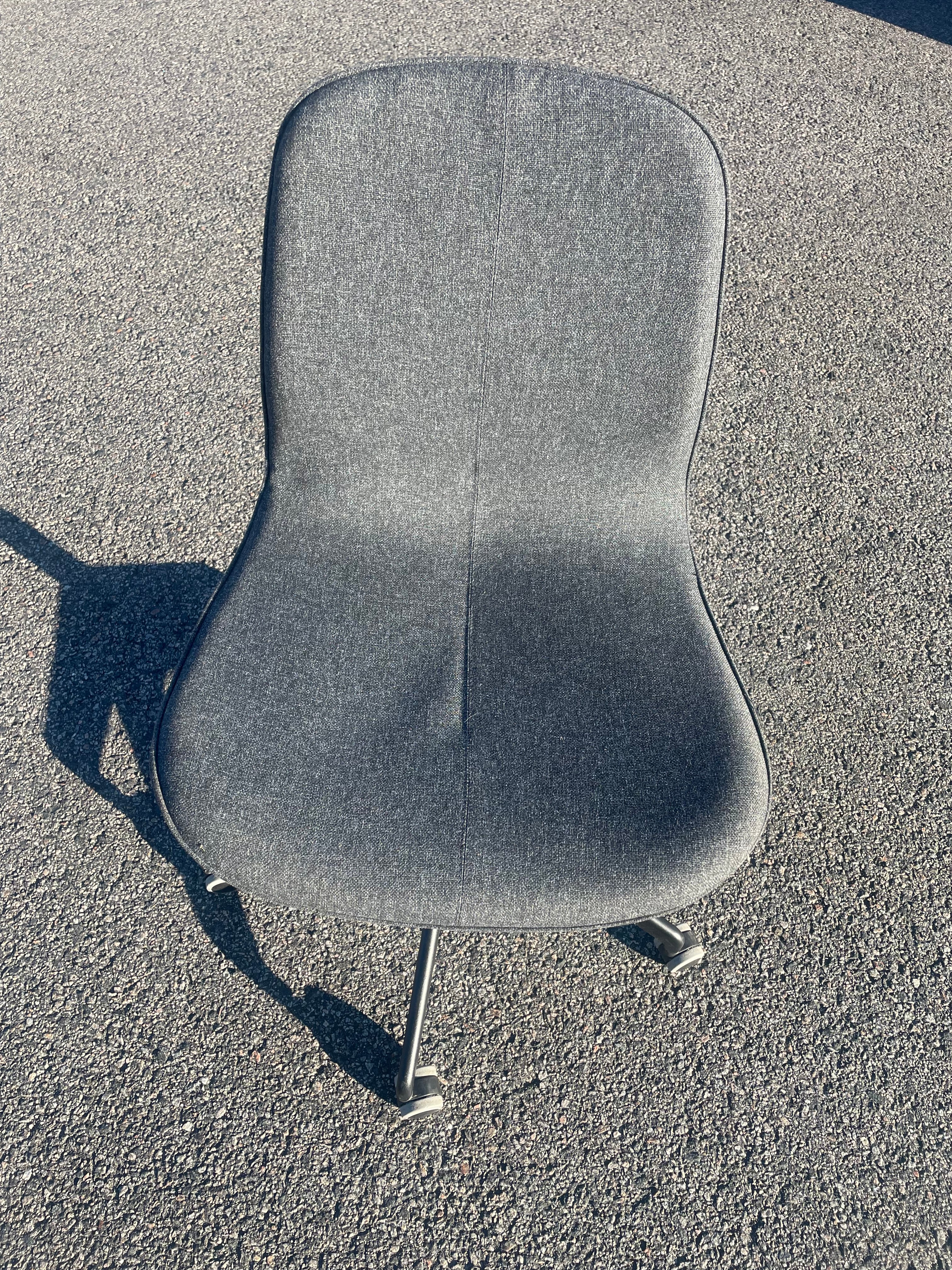 Konferensbord med 8 klädda stolar