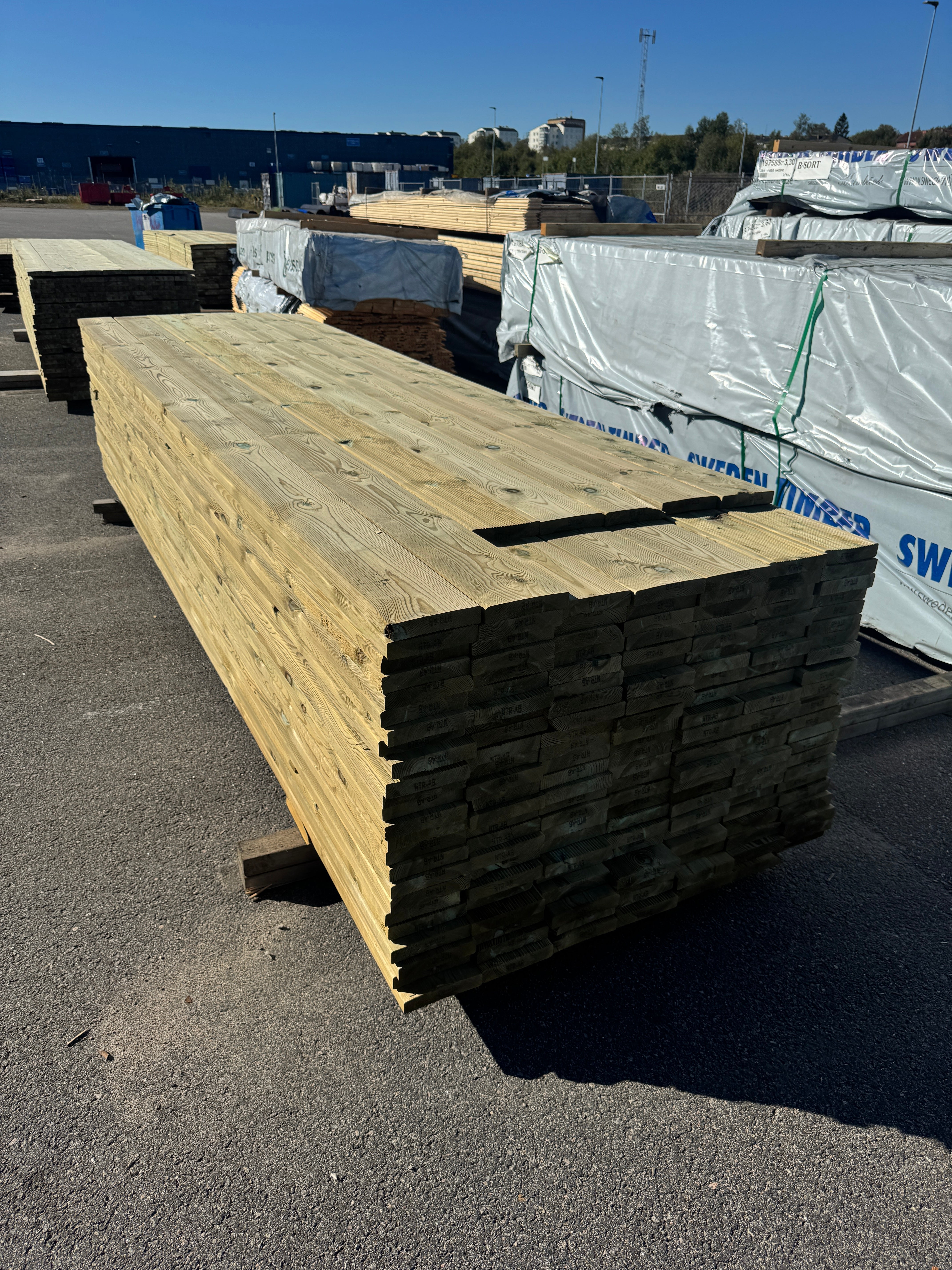 Paket Rillad Trall 28x145mm – 168 st (3,30–3,60 m, furu, NTR AB, B-sort)