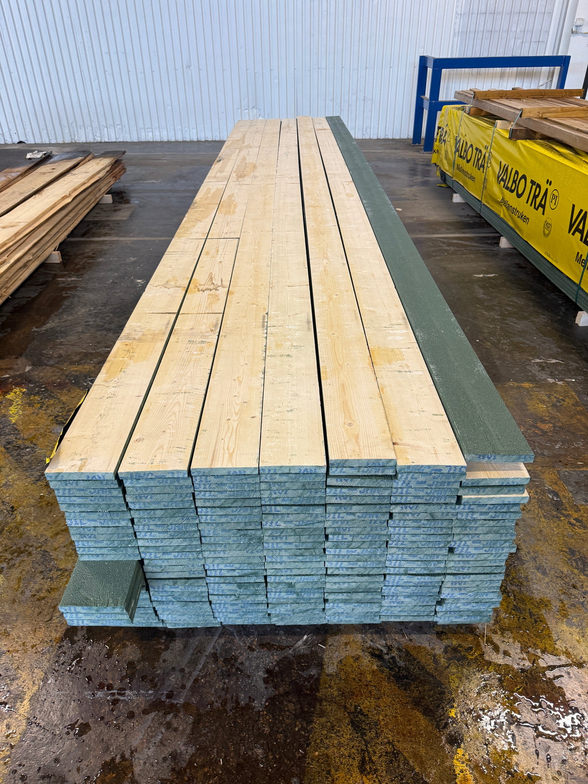 Paket Finsågade Brädor 22×145 mm Mellanstrukna 5,40 m – 175 st