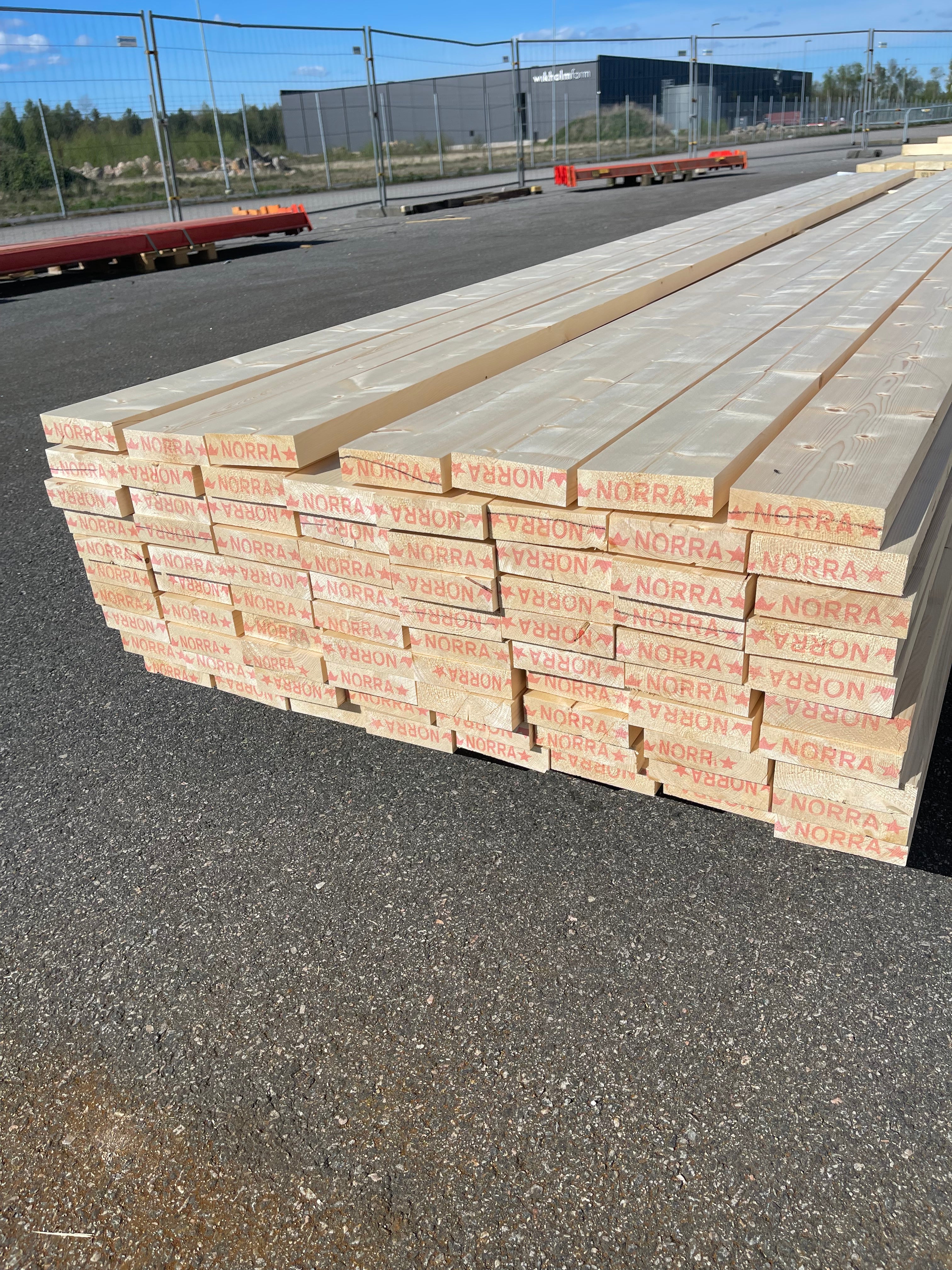 Paket Hyvlade Brädor 34x120 mm – 4,80 m – 79 st