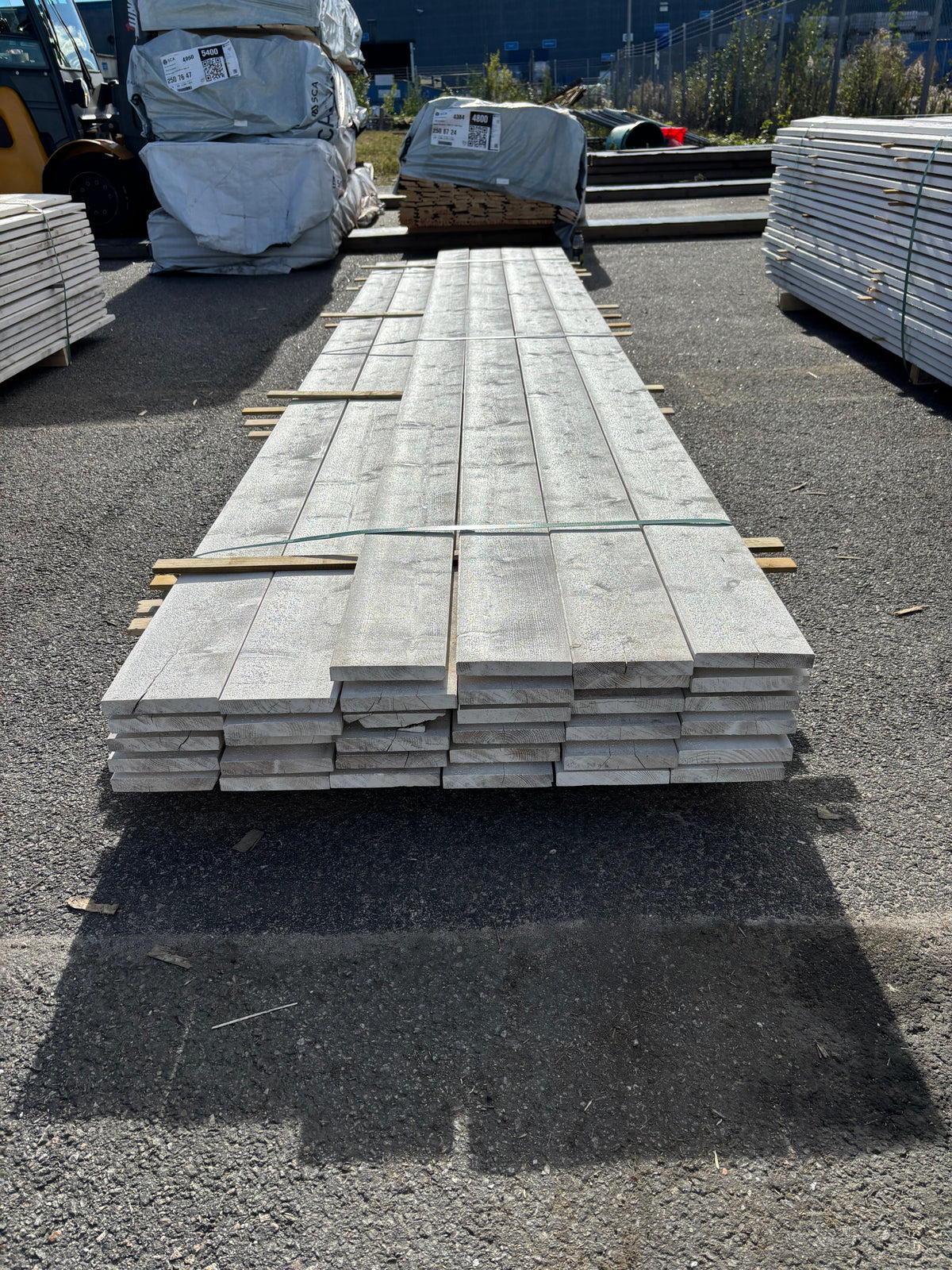 Paket Finsågade Brädor 22x145mm 3,90m 34st Grundmålade