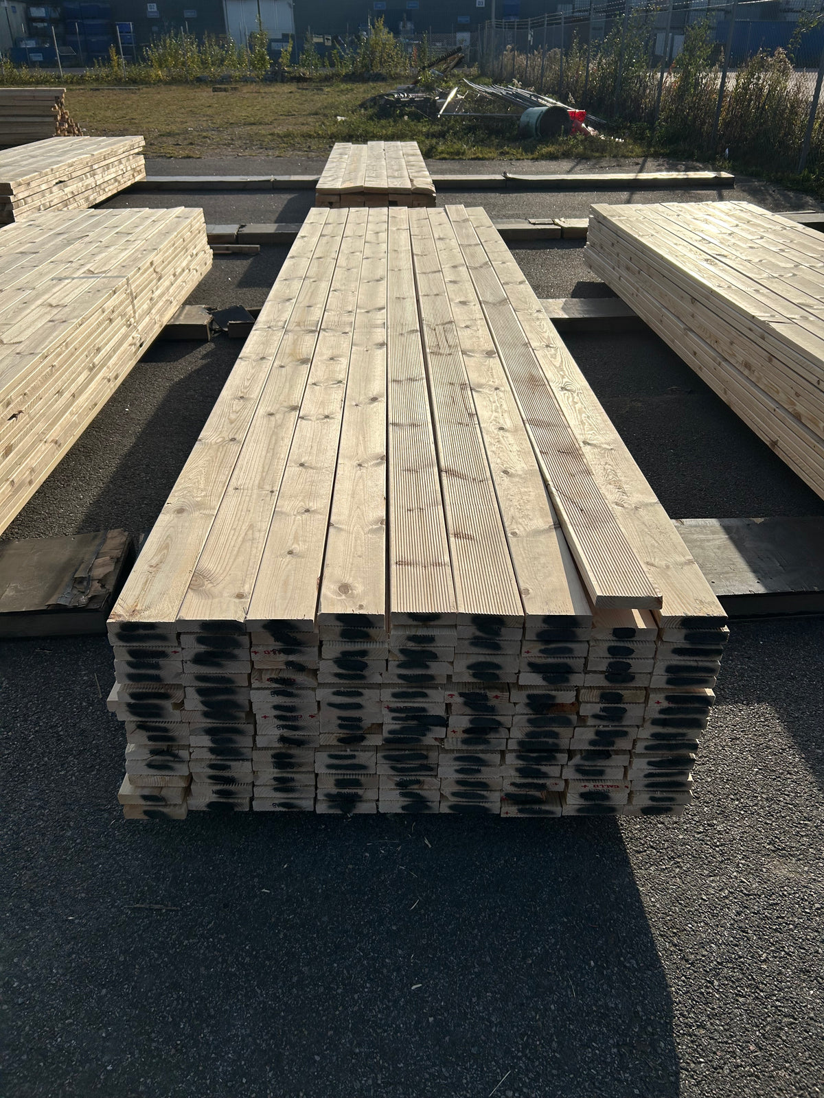 Paket Obehandlad Rillad Furu Trall 28×120 mm (4,50 m) 135 st