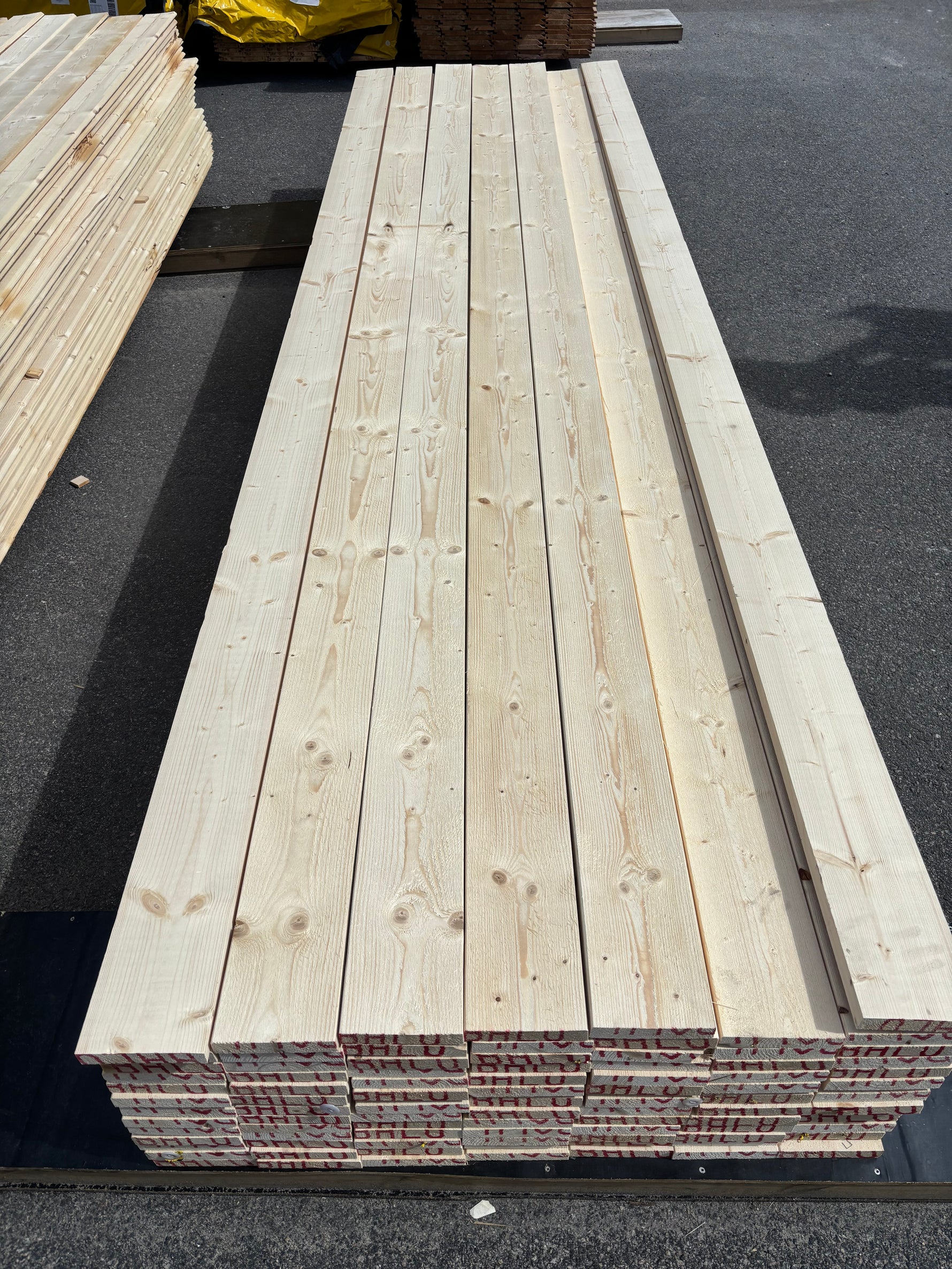 Paket Finsågade Brädor 28x145mm, 3,90m 90st
