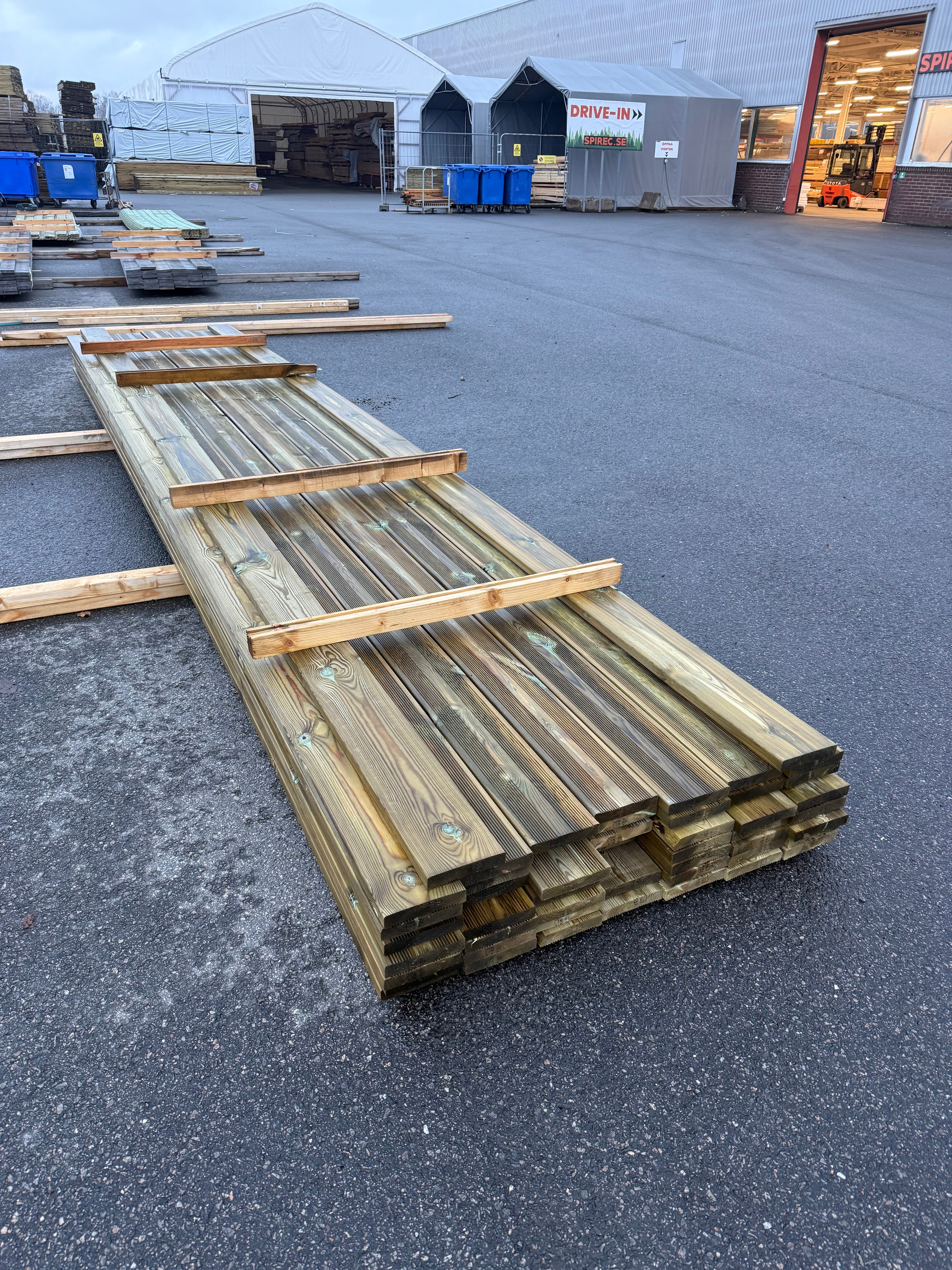 Paket Rillad Tryckimpregnerad Bräda 27x145 mm – 51 st (5,40 m)