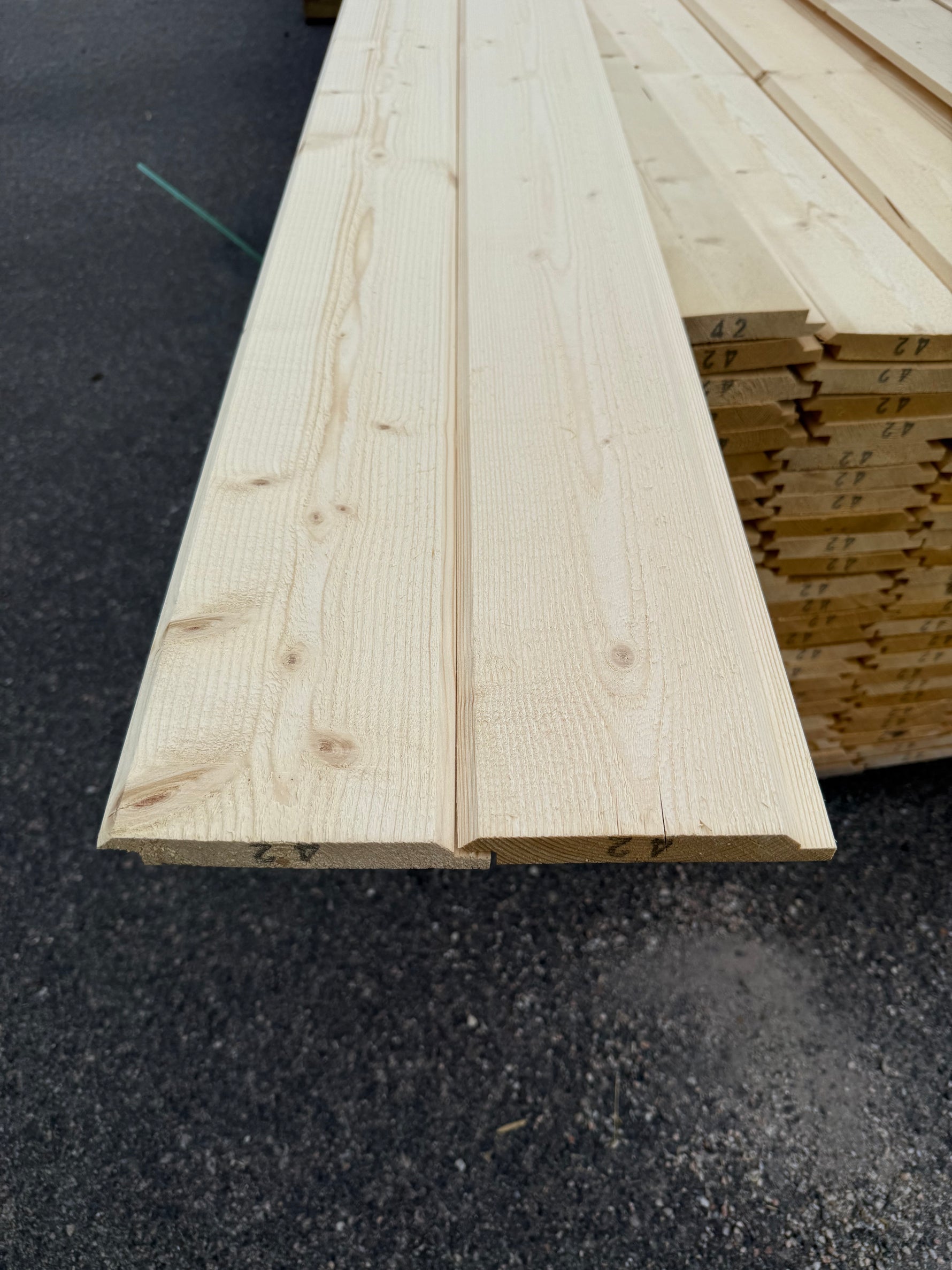 Paket Ytterpanel Dubbelfas Fals 22x145mm 4.20m- 175st (Obehandlad)
