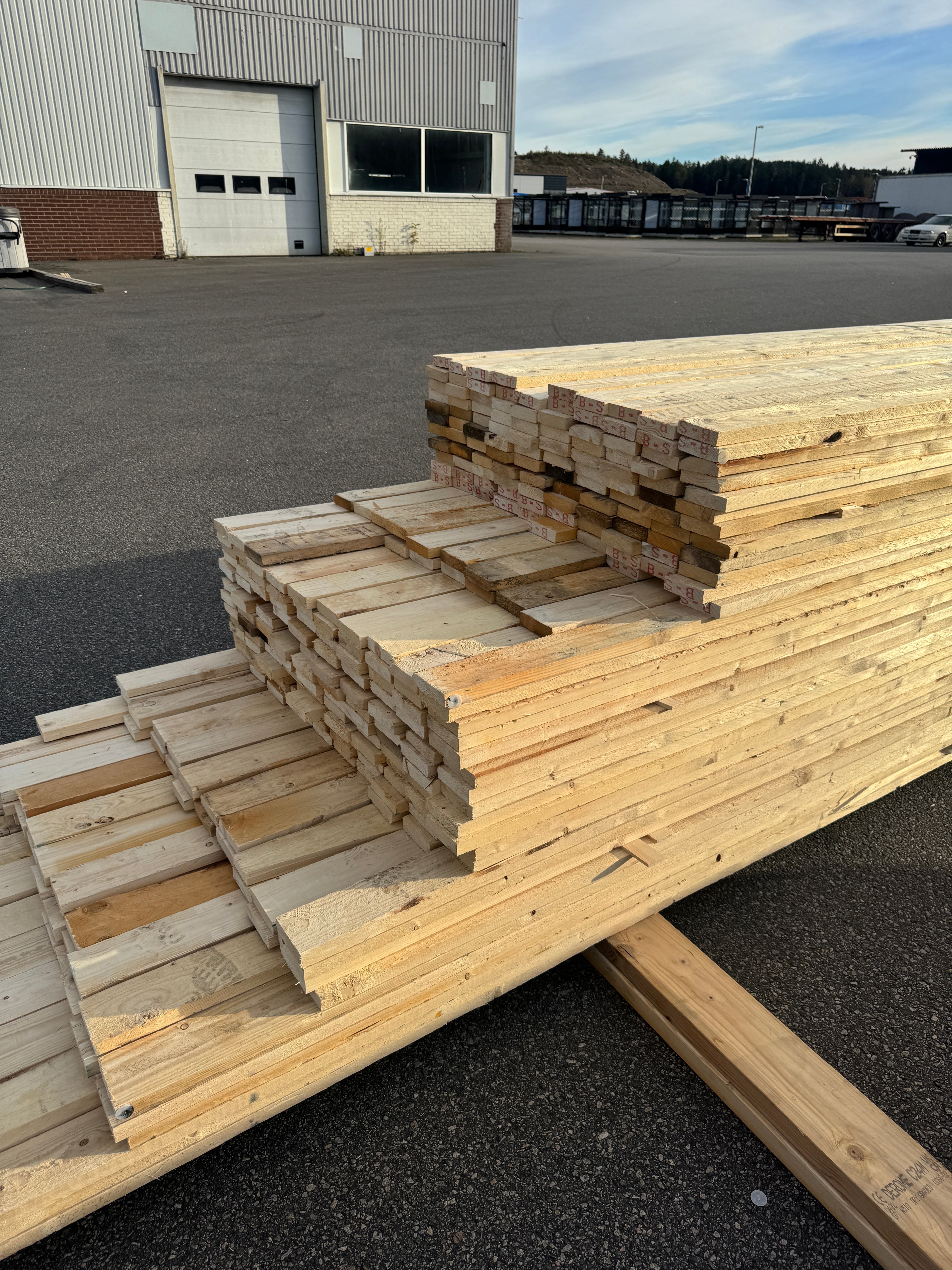 Paket Brädor 22x100mm Råsågad – 323 st (3,6–5,4 m, gran, obehandlad)