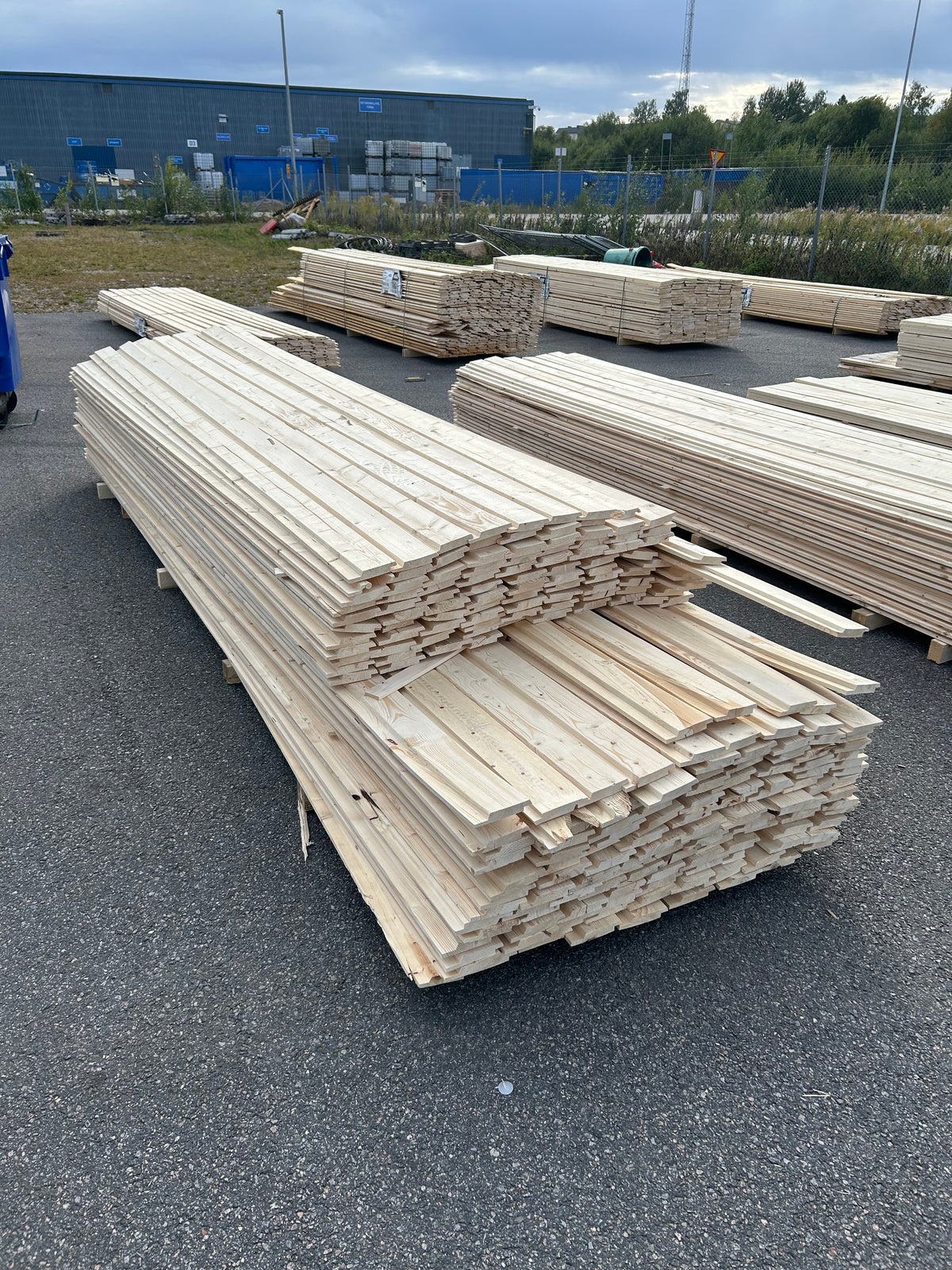 Paket Spårpanel 22x120 mm – 3,60–4,20 m (Andra sortering)