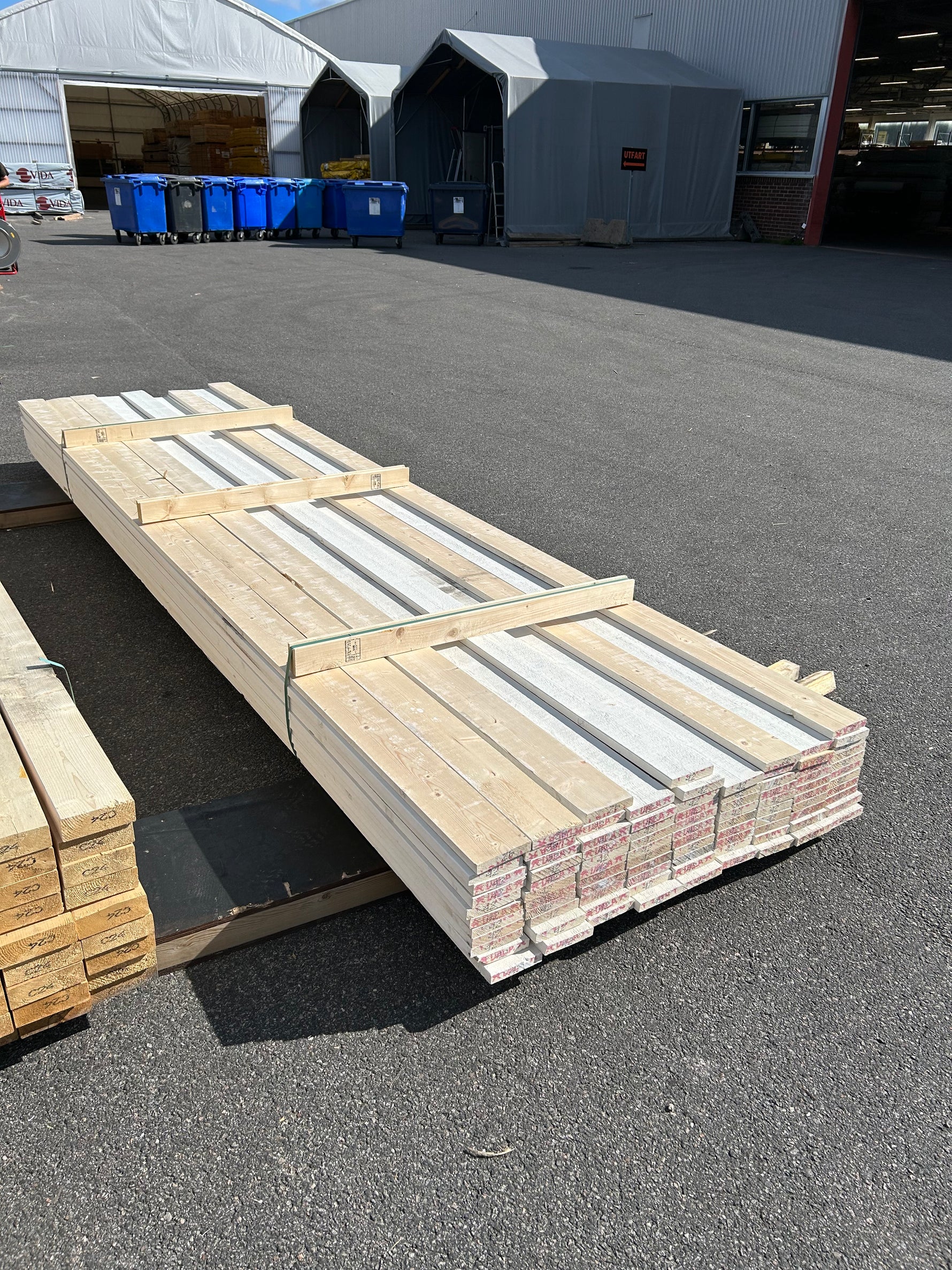 Paket Finsågade Brädor 22x120mm 4.20m 94st Grundmålade